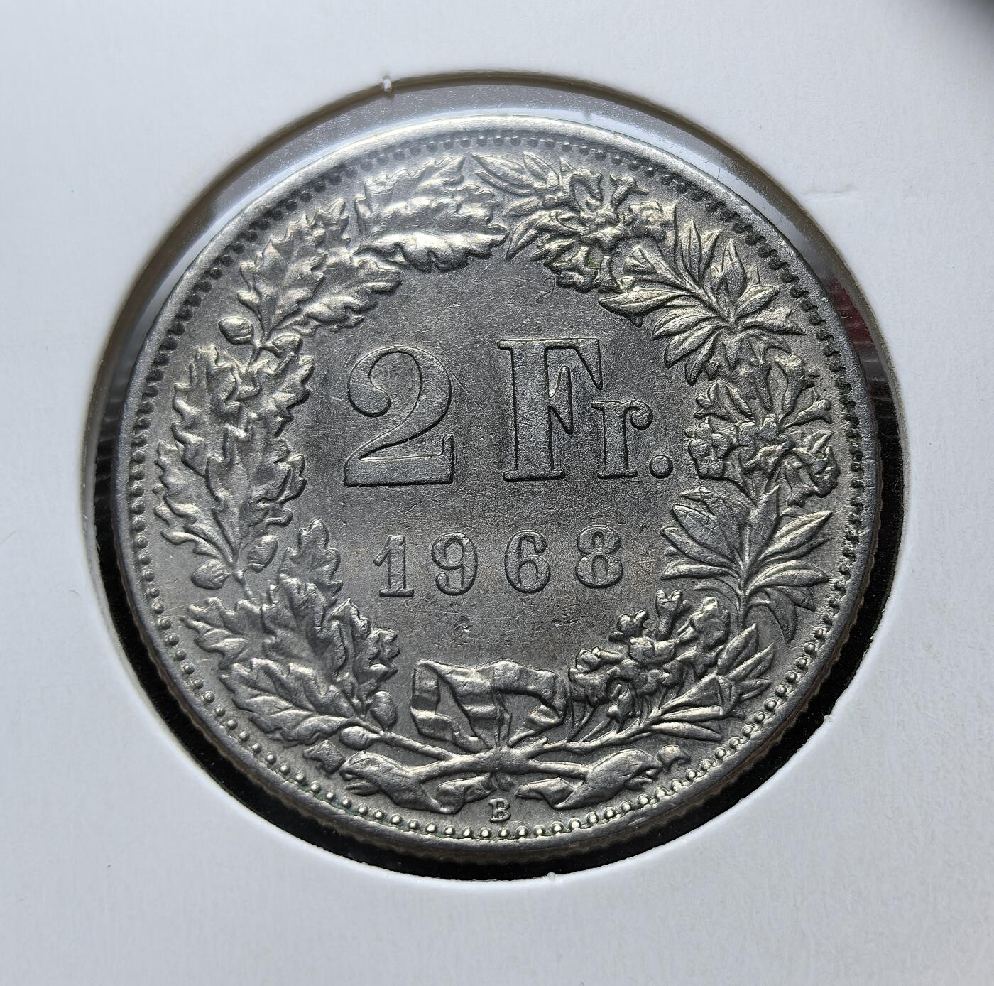 外国优质老铜币银币苏联纪念章，每周六晚九点倒数截拍，满百包邮可寄存，持续收拍 瑞士1968年2法郎，正面为象征瑞士的海尔维蒂亚女神立像，环绕 22 颗星代表各州。1848 年瑞士联邦统一币制，1850 年确立法郎体系，1874 年启用此站像设计。