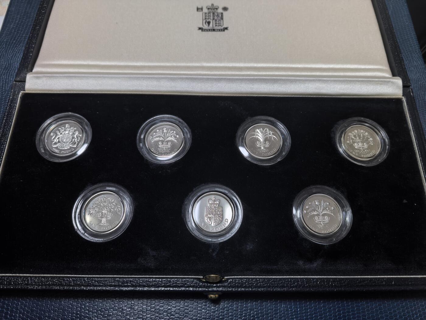 长老汇马年精选第七场拍卖 1983-1989英国1英镑精制加厚银币套装，133克925银，盒证全，500套