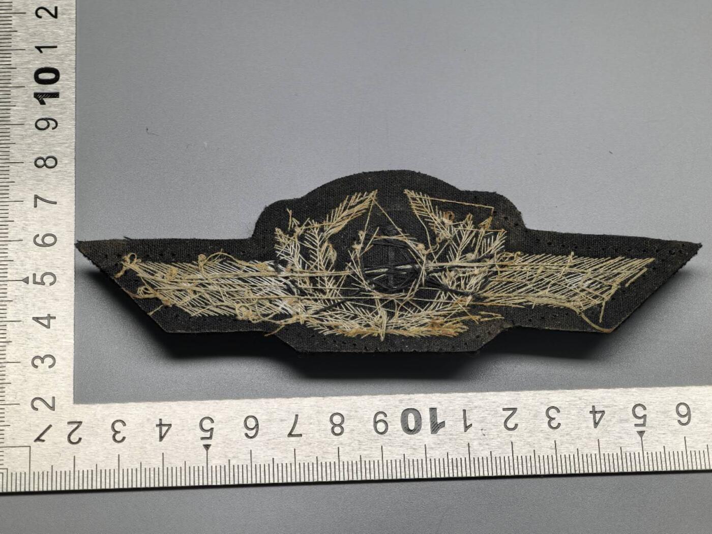 小驴勋章奖章收藏3月7日周六晚六点拍卖（珍爱和平，收藏战争，铭记历史，勿忘国耻，忠党爱国。有偿代拍，送拍规则在简介最后，参拍须阅读规则后再参拍，关系到运费包装发货时效真假辨别等关键信息，拍卖时不再发原图，看大图店主微信码在拍卖店铺介绍里） 工艺品 空军帽徽 非原品