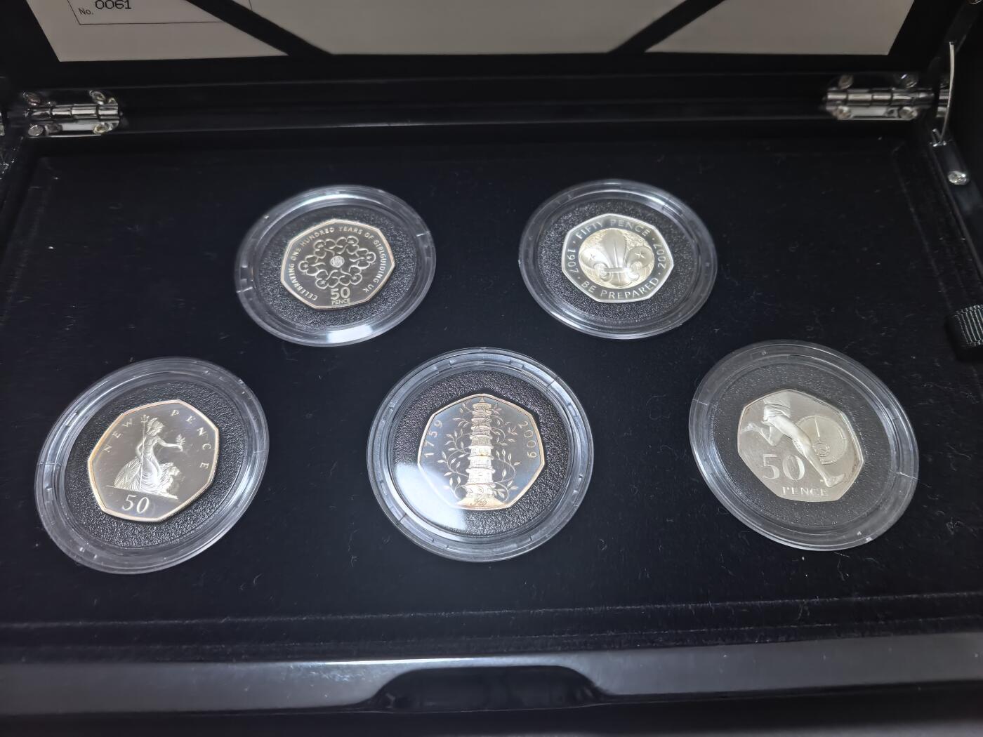 长老汇马年精选第七场拍卖 2019英国50便士发行50周年5枚精制银币套装，文化版，钢琴烤漆木盒，1969套，含稀缺的邱园中国塔50便士，灵感来自于南京大报恩寺塔