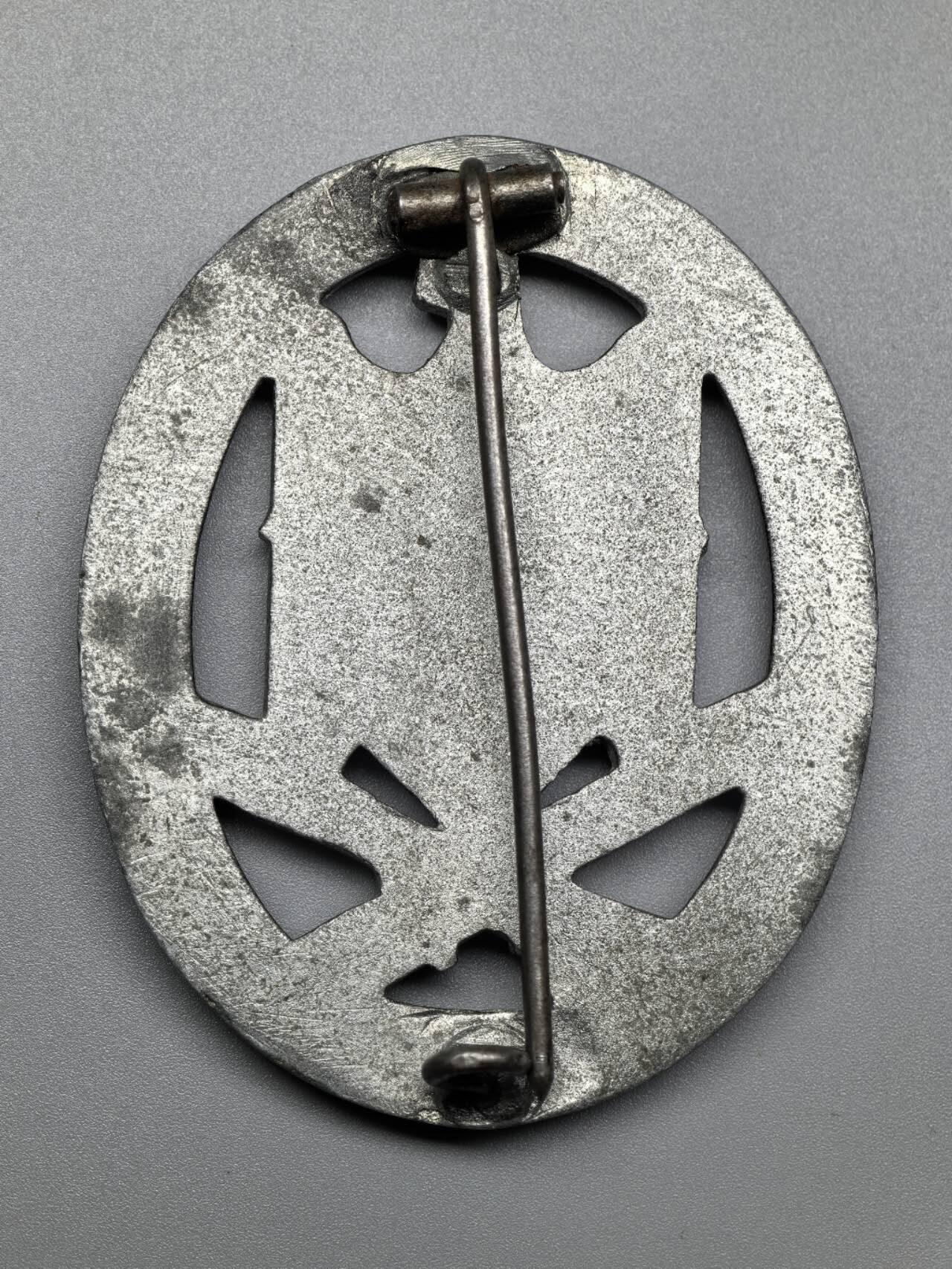 小驴勋章奖章收藏3月7日周六晚六点拍卖（珍爱和平，收藏战争，铭记历史，勿忘国耻，忠党爱国。有偿代拍，送拍规则在简介最后，参拍须阅读规则后再参拍，关系到运费包装发货时效真假辨别等关键信息，拍卖时不再发原图，看大图店主微信码在拍卖店铺介绍里） 得三普通突击奖章，锌质铸造镀银