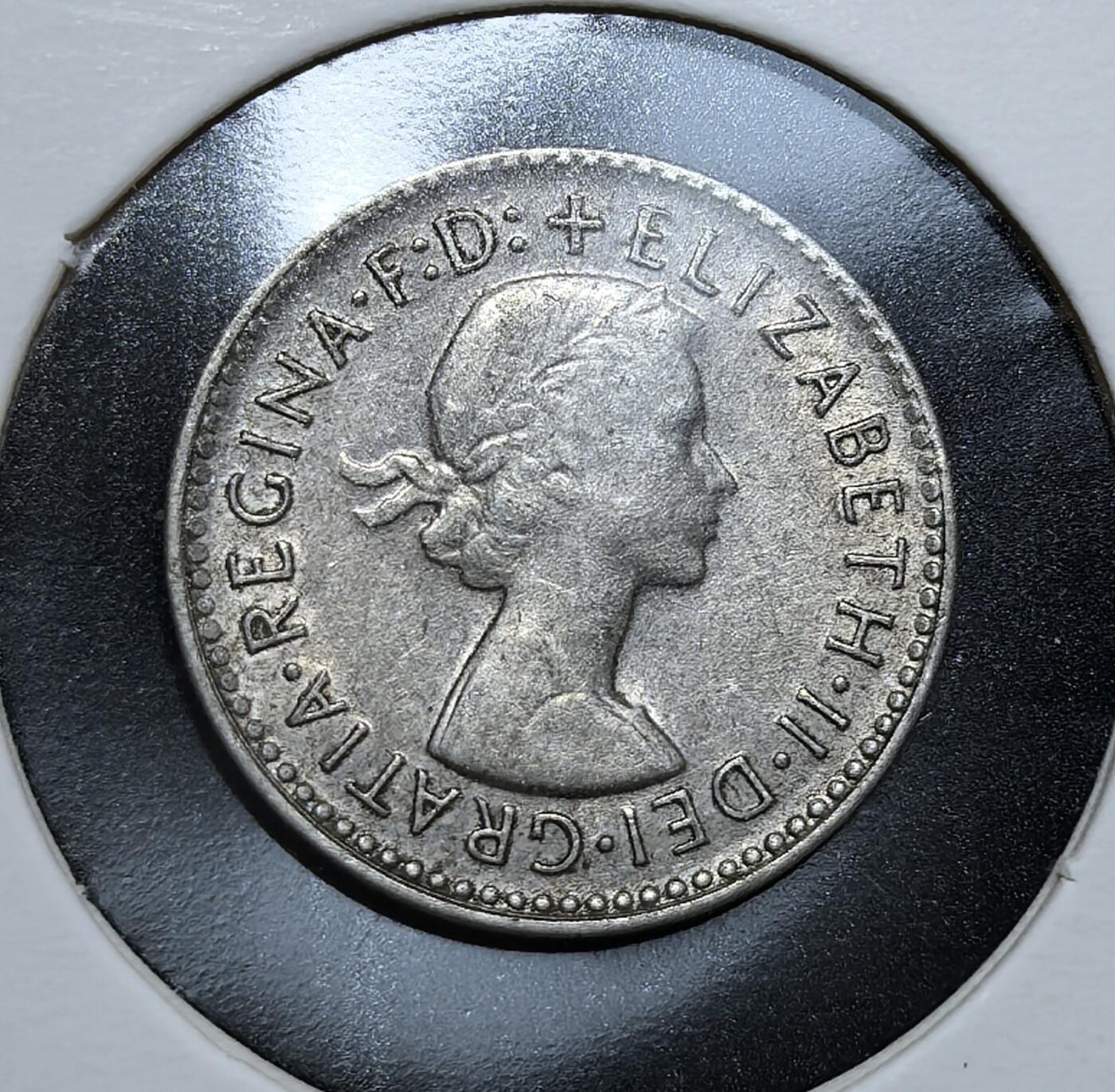 外国优质老铜币银币苏联纪念章，每周六晚九点倒数截拍，满百包邮可寄存，持续收拍 澳大利亚1960年3 便士银币，属十进制前辅币，正面为伊丽莎白二世青年像，背面是象征农业的麦穗图案。1910 年起发行，1964 年停铸，1966 年币制改革后逐步退出流通，是英联邦时期澳币的典型代表。