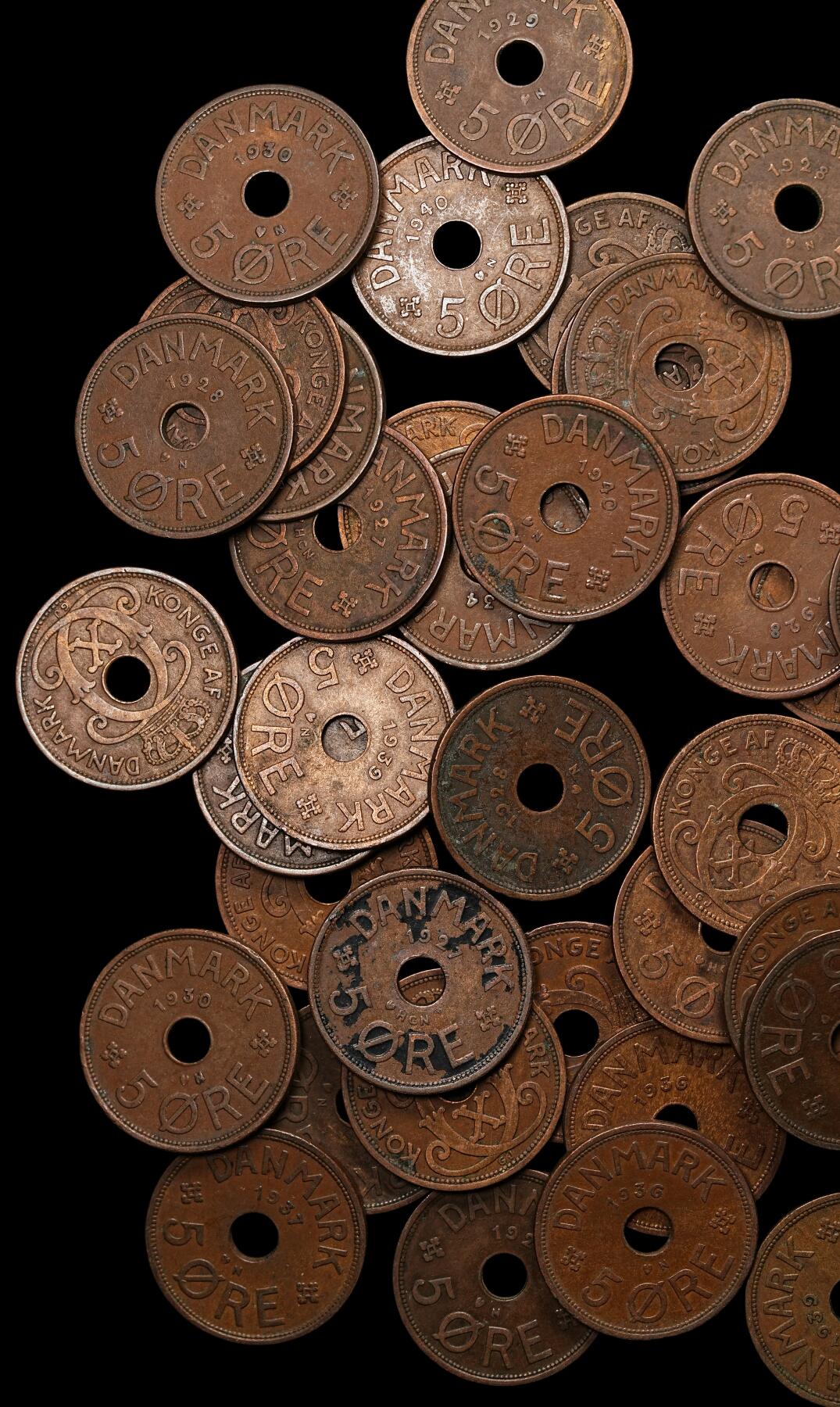 修遠堂世界钱币第106期，请看参拍说明 丹麦中孔5欧尔铜币50枚，1927-1940年