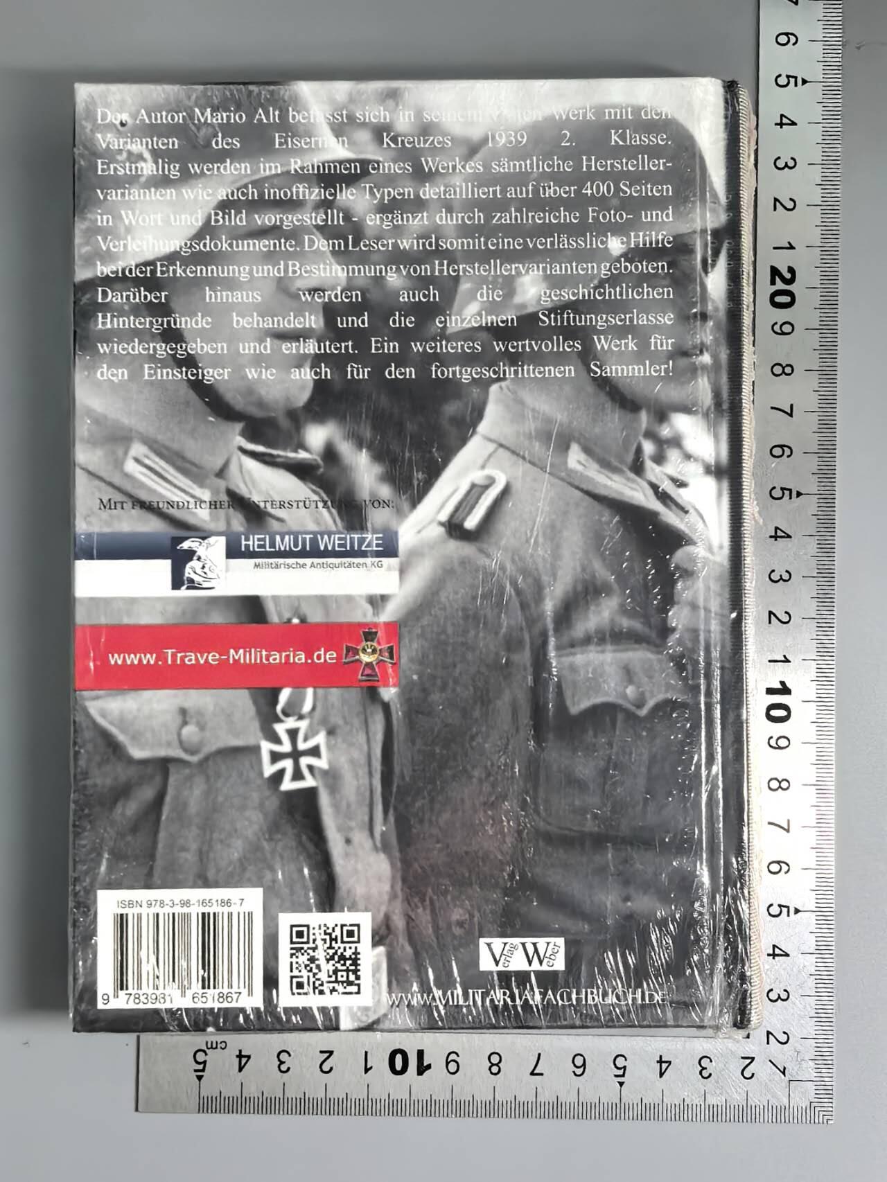 小驴勋章奖章收藏3月7日周六晚六点拍卖（珍爱和平，收藏战争，铭记历史，勿忘国耻，忠党爱国。有偿代拍，送拍规则在简介最后，参拍须阅读规则后再参拍，关系到运费包装发货时效真假辨别等关键信息，拍卖时不再发原图，看大图店主微信码在拍卖店铺介绍里） 《德国WWII二级铁十字勋章》2015版专业二级铁十字书籍，内容涵盖各厂铁十字各版本特征和纸袋实例，未拆封