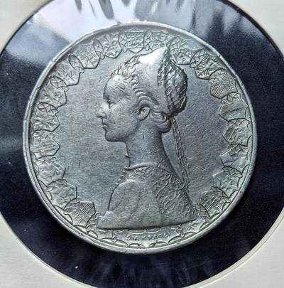 外国优质老铜币银币苏联纪念章，每周六晚九点倒数截拍，满百包邮可寄存，持续收拍 - 意大利1959年500 里拉 “帆船少女” 银币11克835银纯银价198元。由雕刻师詹保利以妻子为原型设计，正面少女像环以城市纹章，背面为哥伦布船队，2001 年随欧元启用停铸，是意文化与浪漫设计的经典融合。