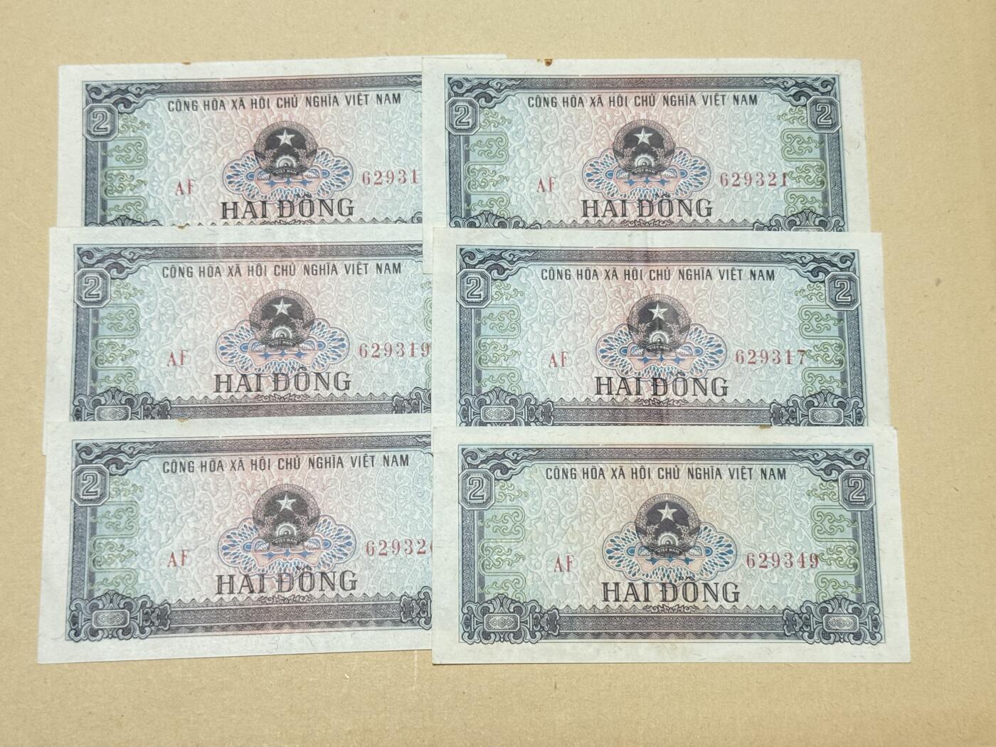 韵星假日钱币拍卖第3期 -- Rimey Holidays Coins & Banknotes Auction 3 越南社会主义共和国80-81 仅一年 2盾 629317-629321五连号 +629349号 六张