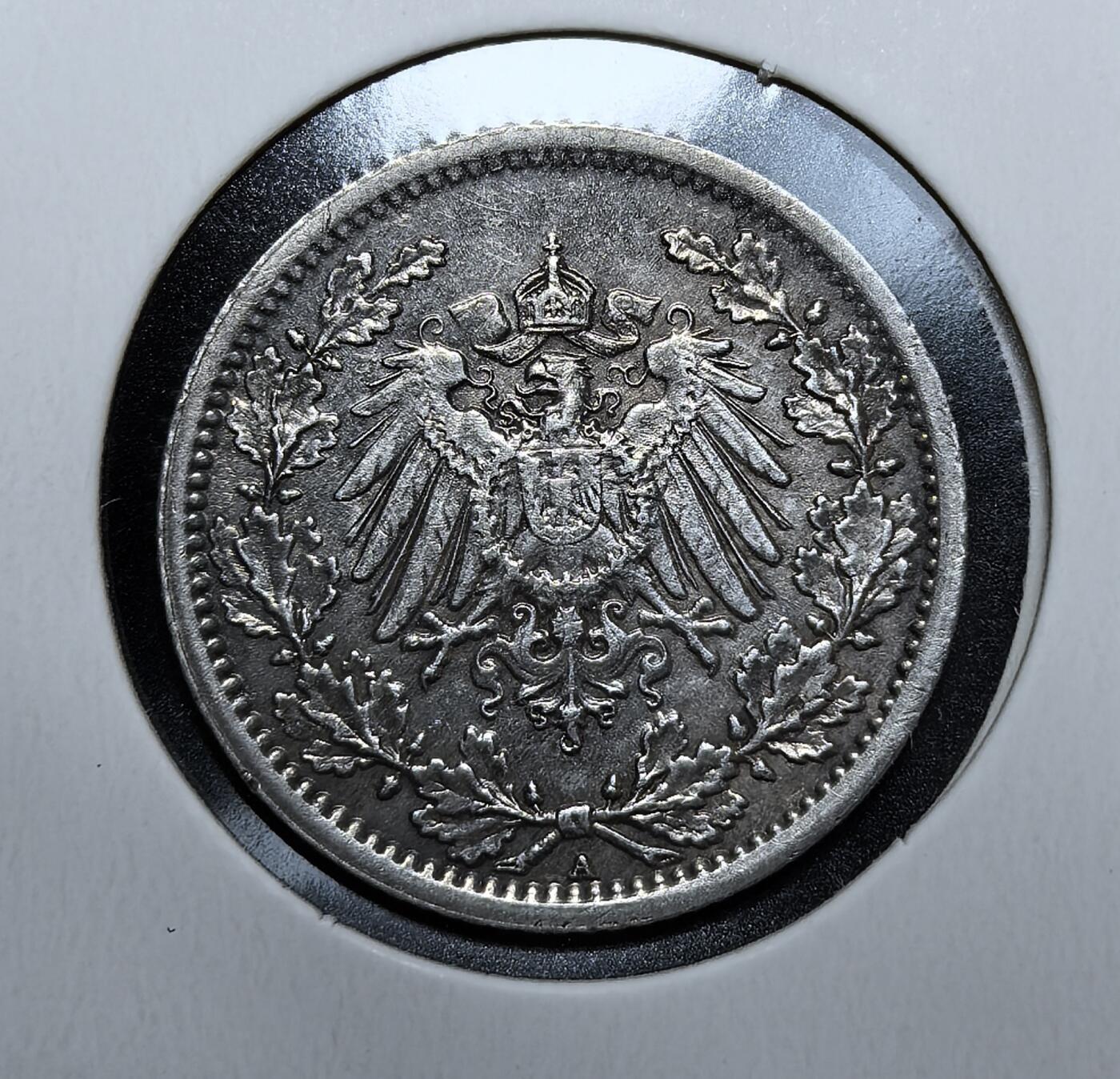 外国优质老铜币银币苏联纪念章，每周六晚九点倒数截拍，满百包邮可寄存，持续收拍 德意志帝国1918年版 1/2 马克银币2.77克900银纯银价54元，为帝国末期发行的流通银币，发行于一战末期，彼时帝国已放弃金本位，该币是维持战时经济的货币工具，次年帝国覆灭后逐步退出流通，见证了德意志帝国的最后岁月。