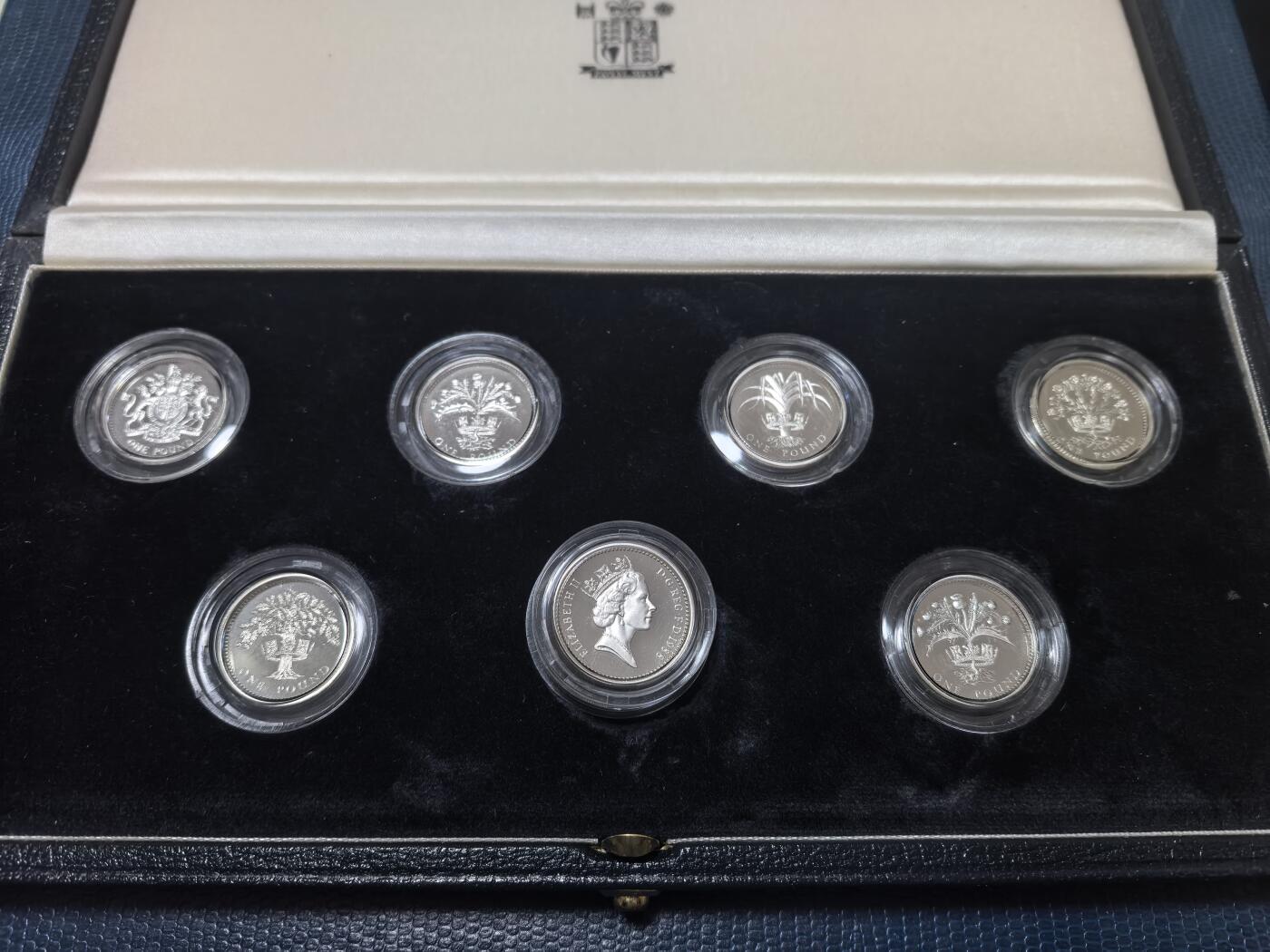 长老汇马年精选第七场拍卖 1983-1989英国1英镑精制加厚银币套装，133克925银，盒证全，500套