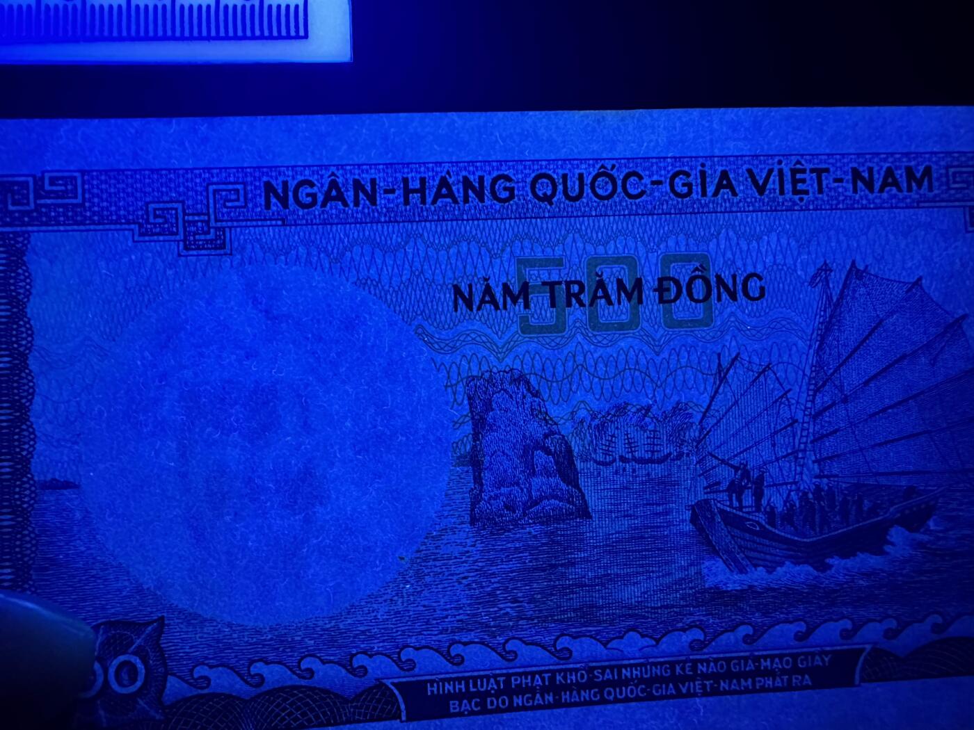 《外钞收藏家》第六百一十五期（畅拍场）（长期征集拍品、欢迎藏友们联系合作） 1966年南越500盾 全新不绝 有轻微黄潮斑