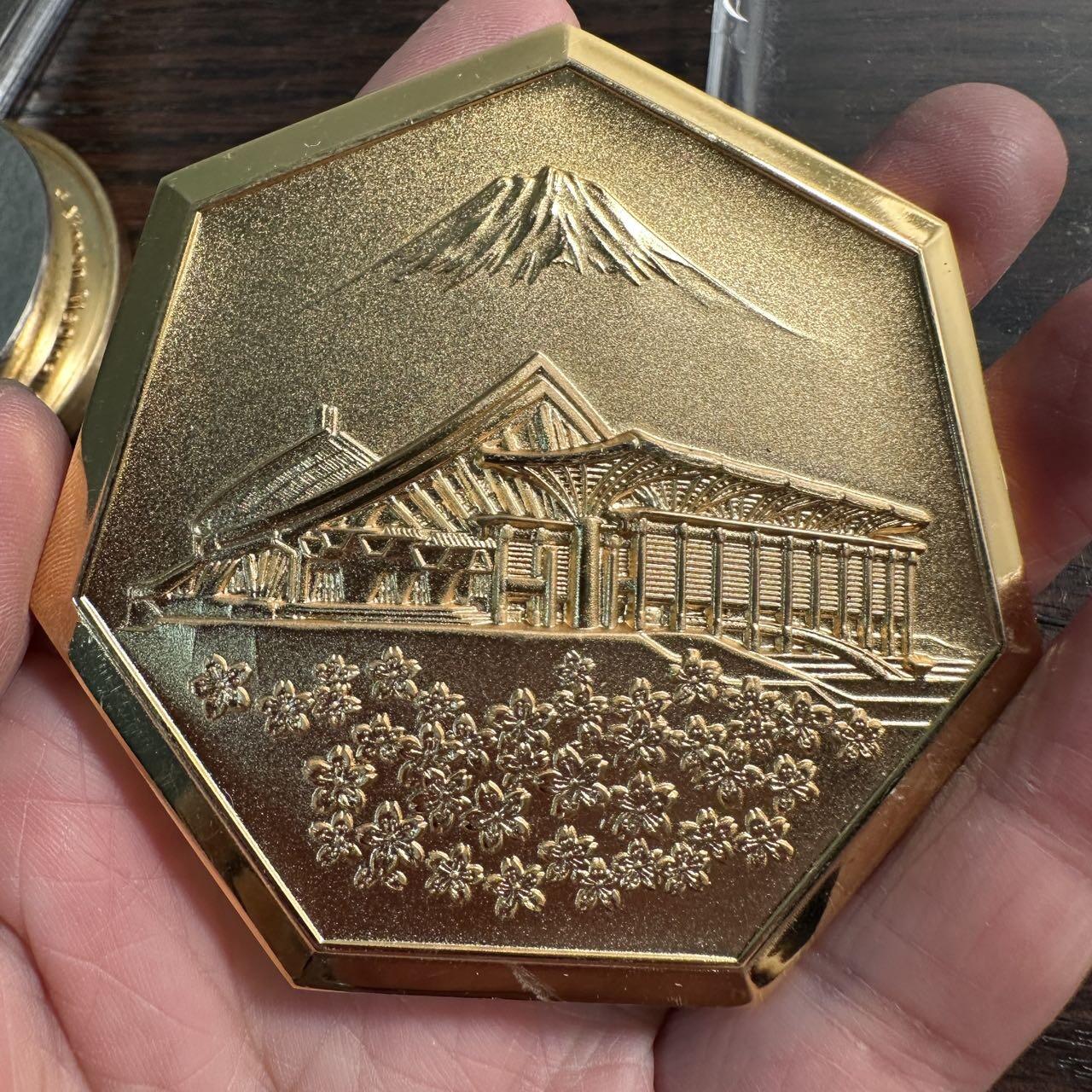 蒂克钱币-第59场 日本企业章 徽章拍卖 日本 正本堂 七边形 镀金章78mm 200g