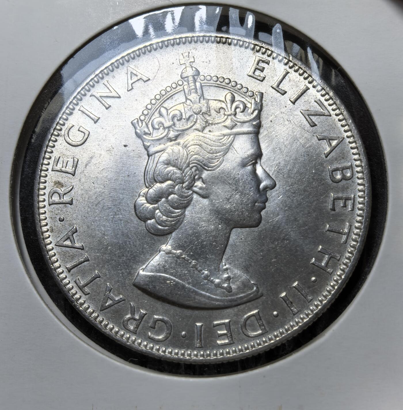 外国优质老铜币银币苏联纪念章，每周六晚九点倒数截拍，满百包邮可寄存，持续收拍 百慕大1964 年 1 克朗银币22.7克500银纯银价245元，正面是英女王伊丽莎白二世头像，铭文彰显其英联邦自治领地位；背面的百慕大盾徽与座右铭，象征着群岛的海洋根基与殖民传统，见证了百慕大在战后稳定发展的历史阶段