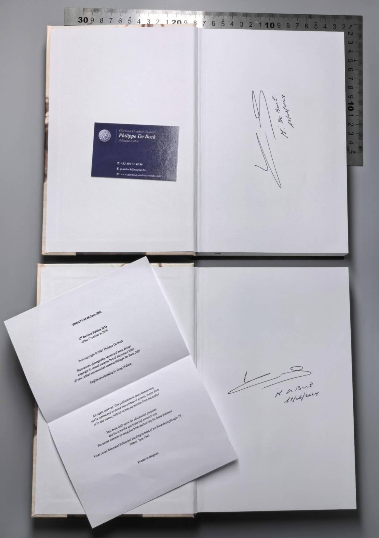 小驴勋章奖章收藏3月7日周六晚六点拍卖（珍爱和平，收藏战争，铭记历史，勿忘国耻，忠党爱国。有偿代拍，送拍规则在简介最后，参拍须阅读规则后再参拍，关系到运费包装发货时效真假辨别等关键信息，拍卖时不再发原图，看大图店主微信码在拍卖店铺介绍里） 《二战德国坦克突击奖章》上下册，世界最顶尖坦克突击奖章专家PHILIPPE先生作品，2021年修订本，新增PHILIPPE先生十几年的研究成果，增加了200页，书页数达到1100页，作者亲签扉页和名片，（3公斤重，完整运回国费用很高），非常专业的书看完记住就可以成为坦克突击奖章专家了