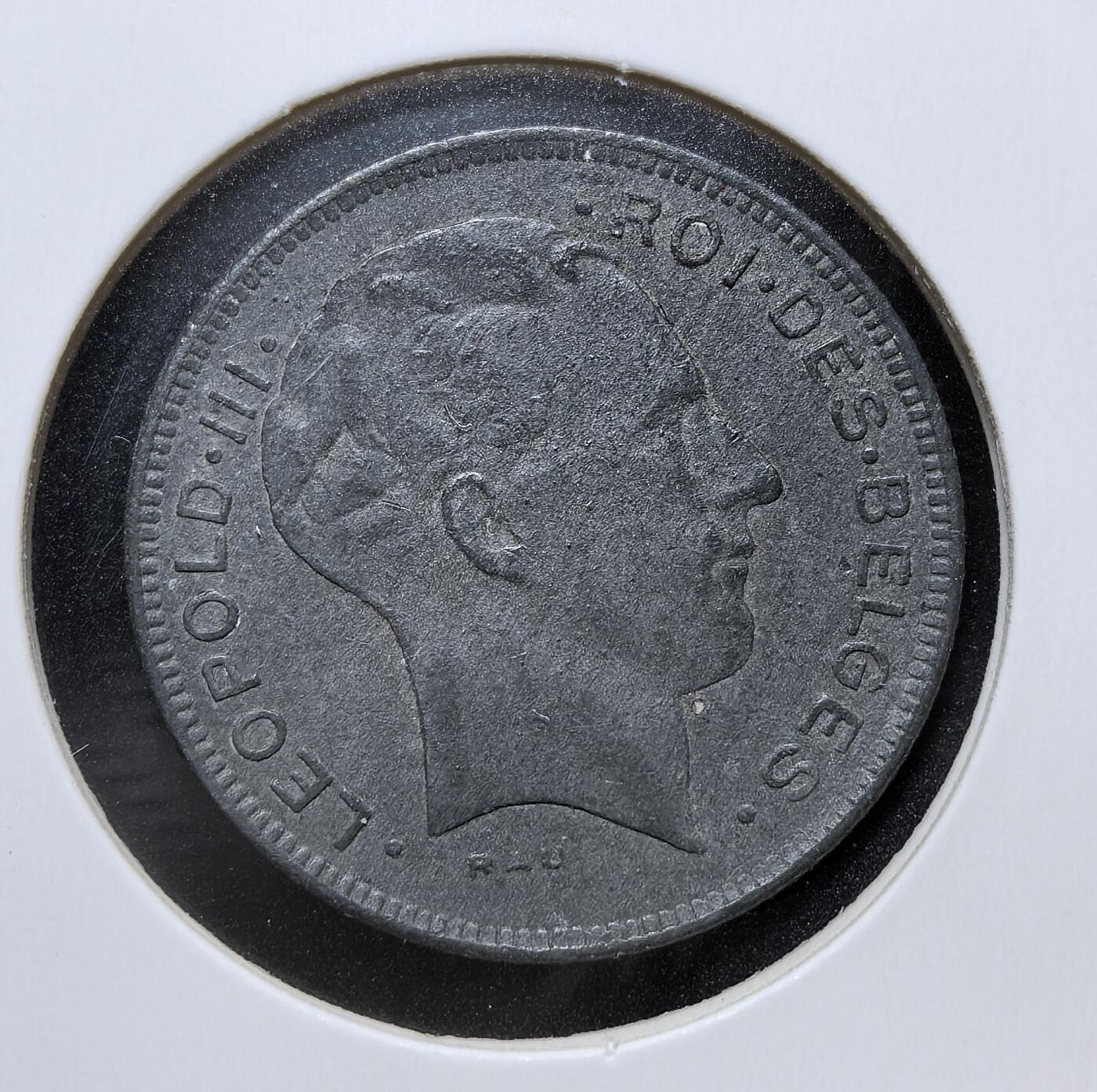 外国优质老铜币银币苏联纪念章，每周六晚九点倒数截拍，满百包邮可寄存，持续收拍 比利时1945 年5 法郎锌币，二战德占及战后过渡时期发行，材质为锌以节约战时金属。正面是利奥波德三世头像，背面为皇冠与 “5 FR”，是比利时被德国占领及解放初期的应急流通货币。