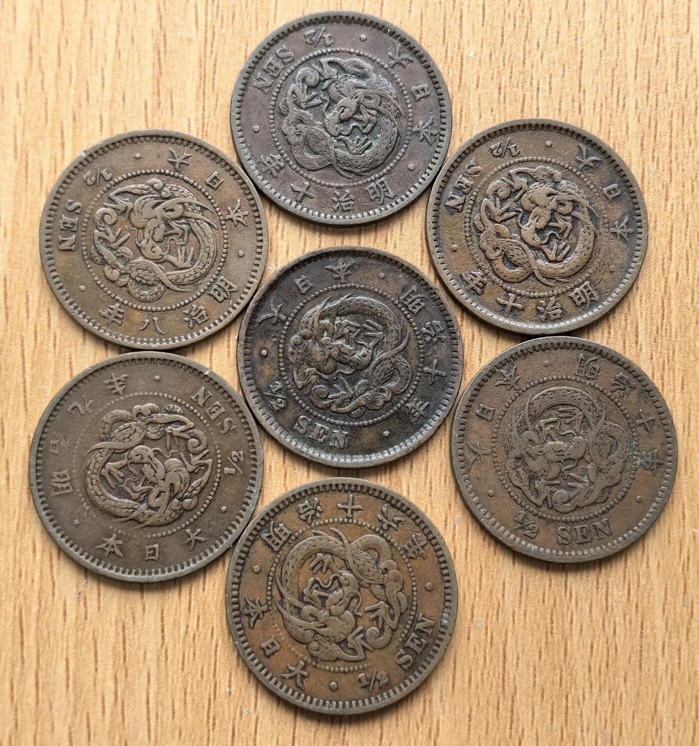 外国优质老铜币银币苏联纪念章，每周六晚九点倒数截拍，满百包邮可寄存，持续收拍 日本明治时期的半钱铜币5枚，发行于 1875–1883年，是明治维新后推行 “新货条例” 的产物，采用十进制货币体系，正面龙纹象征皇权，背面 “半钱” 字样与兑换说明，用于完善近代货币流通，是日本近代化的重要见证。