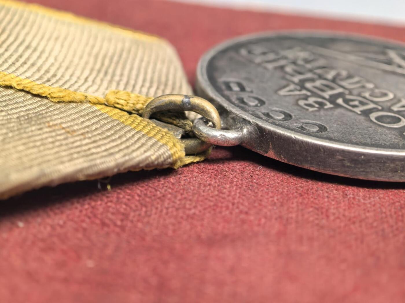 小驴勋章奖章收藏3月7日周六晚六点拍卖（珍爱和平，收藏战争，铭记历史，勿忘国耻，忠党爱国。有偿代拍，送拍规则在简介最后，参拍须阅读规则后再参拍，关系到运费包装发货时效真假辨别等关键信息，拍卖时不再发原图，看大图店主微信码在拍卖店铺介绍里） 苏联双红星勋章（7万号91万号）、战功奖章（9万号）轰炸机航空团高级机械师套章带证书，有档案