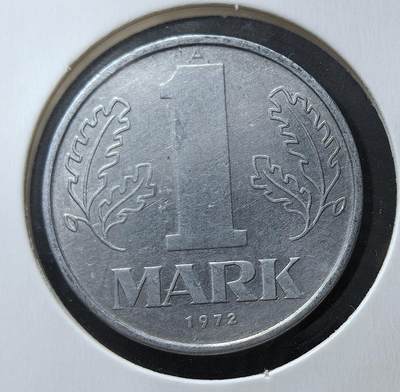 外国优质老铜币银币苏联纪念章，每周六晚九点倒数截拍，满百包邮可寄存，持续收拍 - 德意志民主共和国1972年1马克A版，正面为面值与橡叶纹，背面是东德国徽及麦穗环绕的国名，是冷战时期东德的流通货币，见证了德国分裂与特定历史阶段的经济体系。