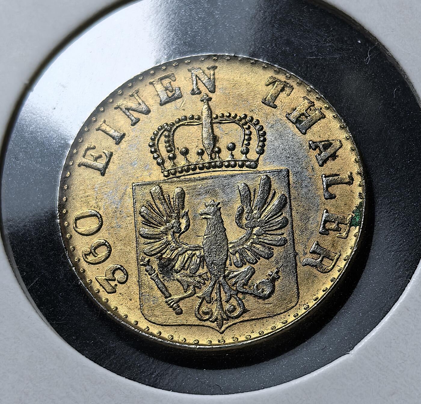 外国优质老铜币银币苏联纪念章，每周六晚九点倒数截拍，满百包邮可寄存，持续收拍 镀金版普鲁士王国1865年1芬尼A版，由柏林造币厂铸造，属威廉一世时期。币面 “460 EINEN THALER” 体现当时币制，“SCHEIDE MÜNZE” 表明其为找零辅币，见证了德意志统一前普鲁士的货币体系与政权风貌。