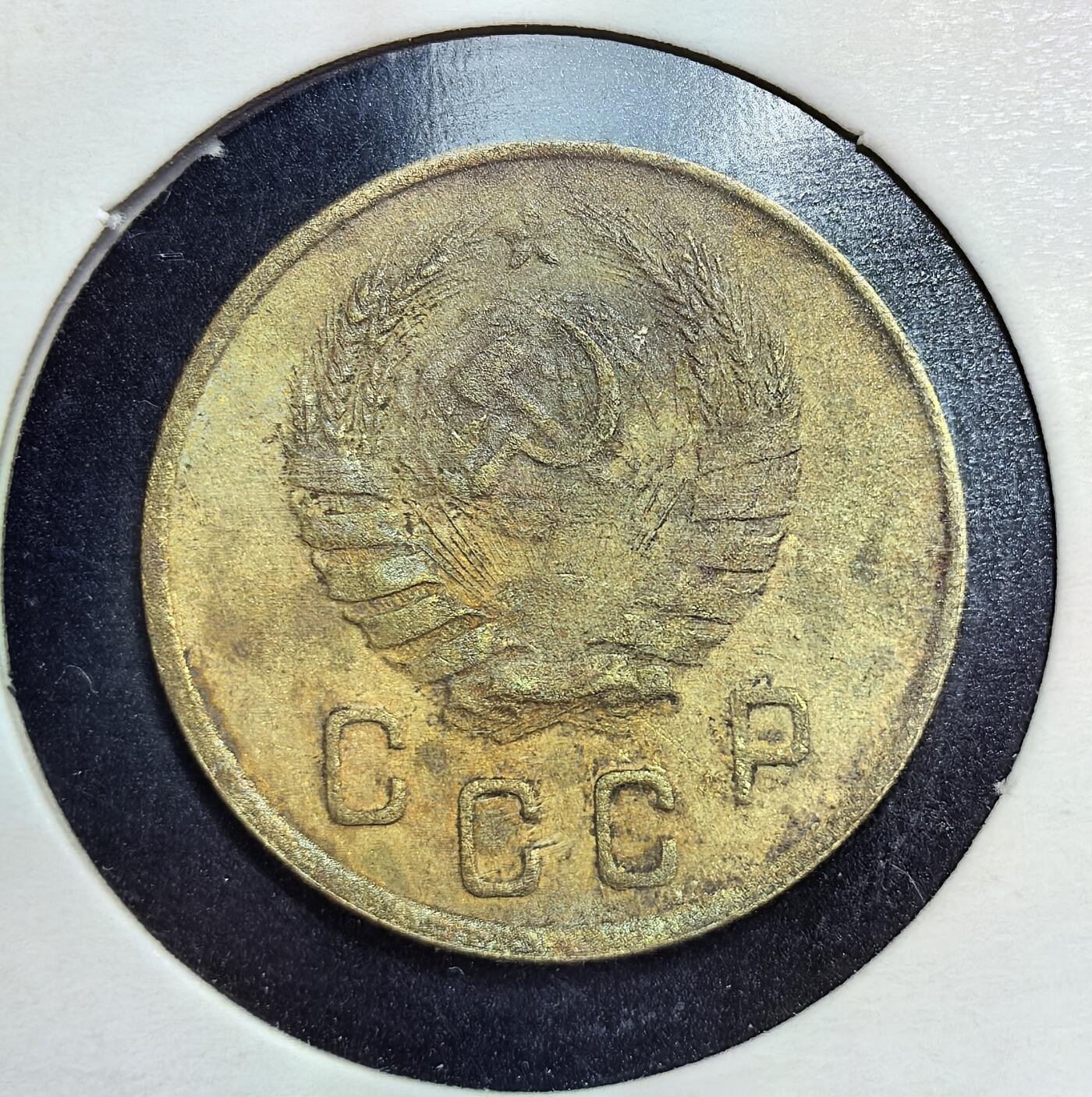 外国优质老铜币银币苏联纪念章，每周六晚九点倒数截拍，满百包邮可寄存，持续收拍 苏联1937年2戈比铜币，属于斯大林时期工业化与第二个五年计划期间的流通辅币。它采用铜锌合金铸造，正面为面值与年份，背面是苏联国徽，见证了当时计划经济下的货币体系与社会生产。