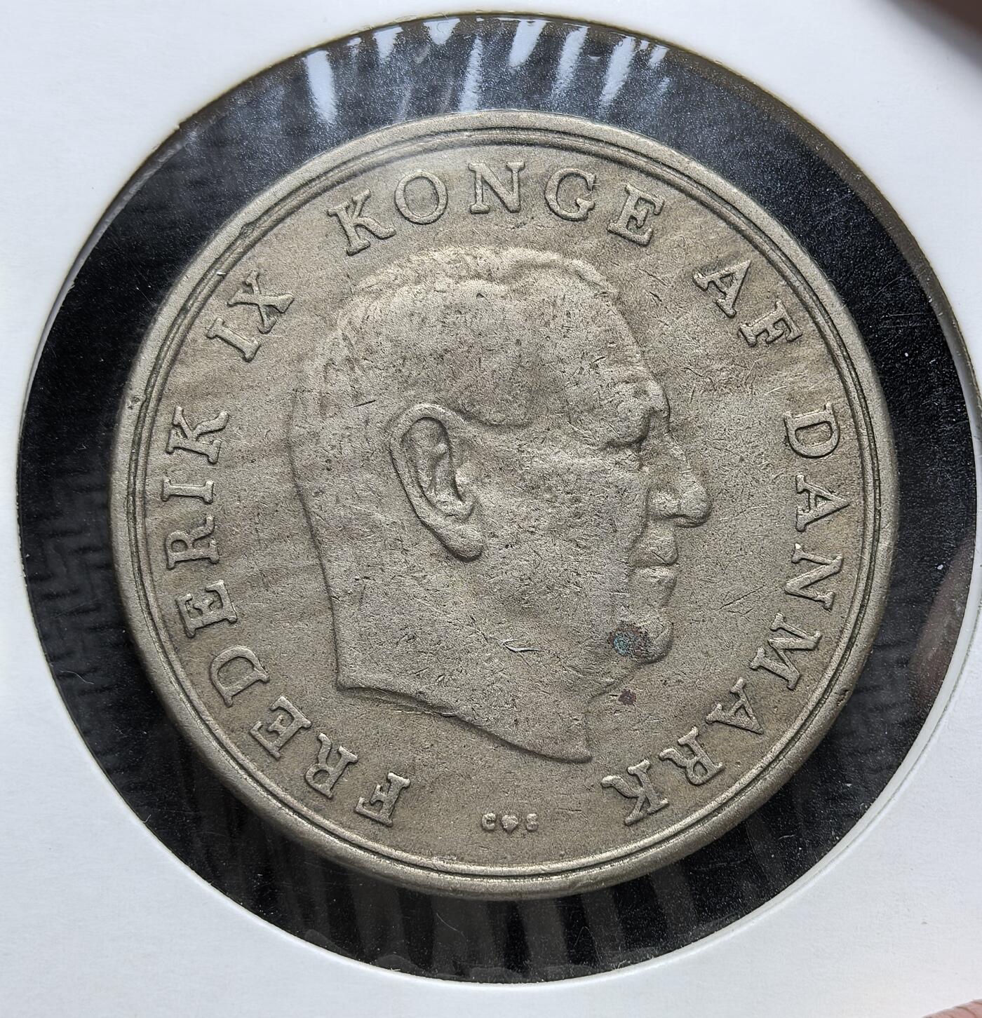 外国优质老铜币银币苏联纪念章，每周六晚九点倒数截拍，满百包邮可寄存，持续收拍 丹麦1967年弗雷德里克九世5克朗，正面是国王侧面像，背面为丹麦国徽与王冠，由设计师哈拉尔德・萨洛蒙设计，见证战后丹麦货币稳定期。