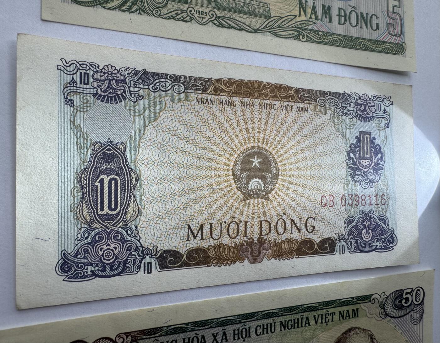 2026第4场（总第231期）：精品测试钞、外钞综合场  越南1976-85年版5、10、50盾一组3枚UNC（全新微瑕）5盾为AA冠