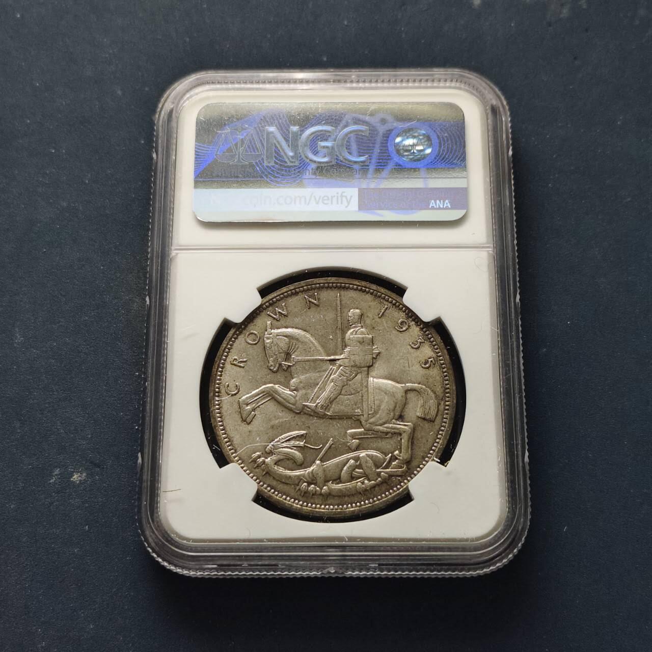 【全场包邮】纯粹捡漏拍509场 英国1935年1克朗乔治五世在位25周年木马剑克朗型纪念银币【39毫米28.28克50%】-NGC MS62