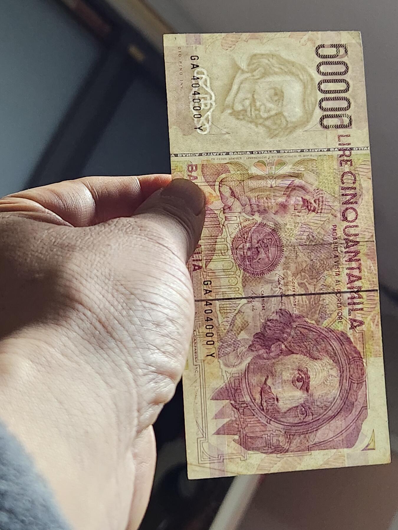 3月6号晚上8点 外国纸币自动截拍第35场 意大利50000 不同签名1 美品