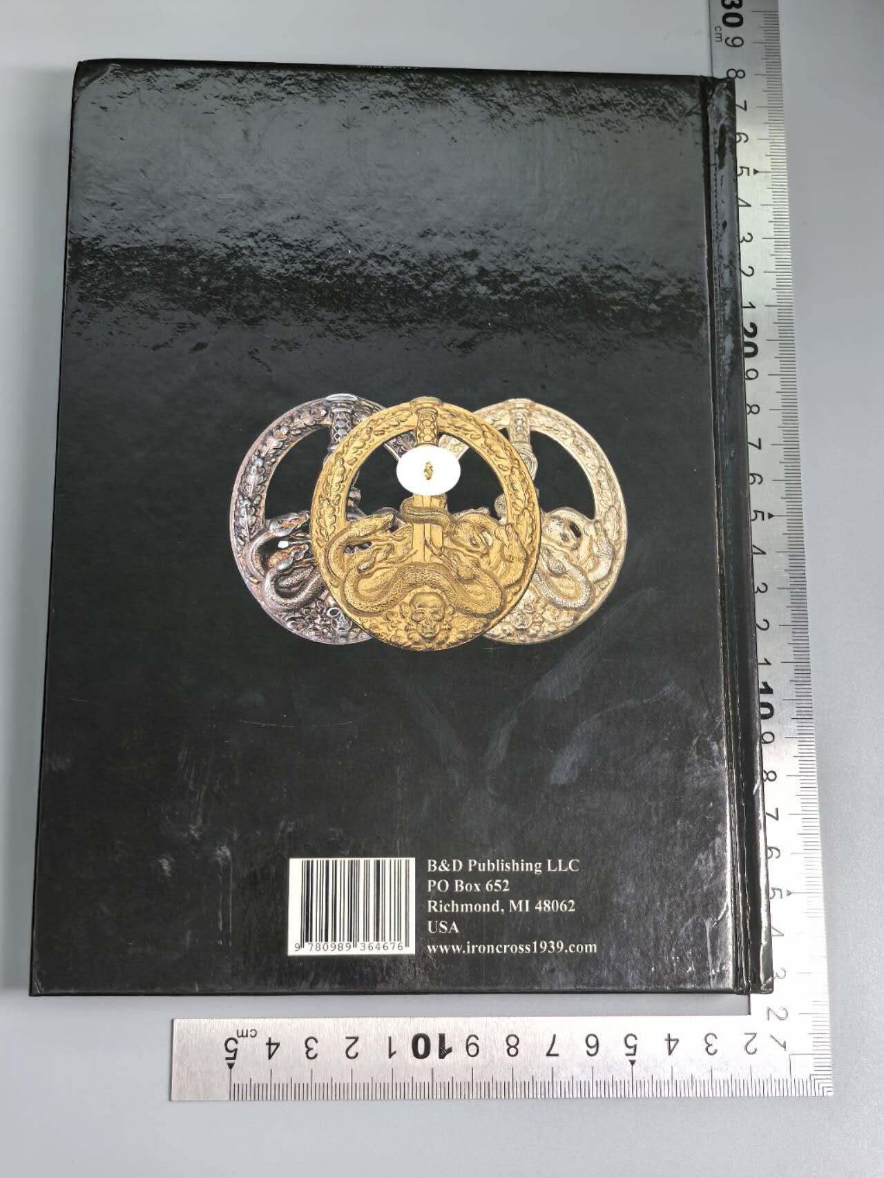 小驴勋章奖章收藏3月7日周六晚六点拍卖（珍爱和平，收藏战争，铭记历史，勿忘国耻，忠党爱国。有偿代拍，送拍规则在简介最后，参拍须阅读规则后再参拍，关系到运费包装发货时效真假辨别等关键信息，拍卖时不再发原图，看大图店主微信码在拍卖店铺介绍里） 世界最专业德章B&D出版社专业书籍《抗击游击奖章》