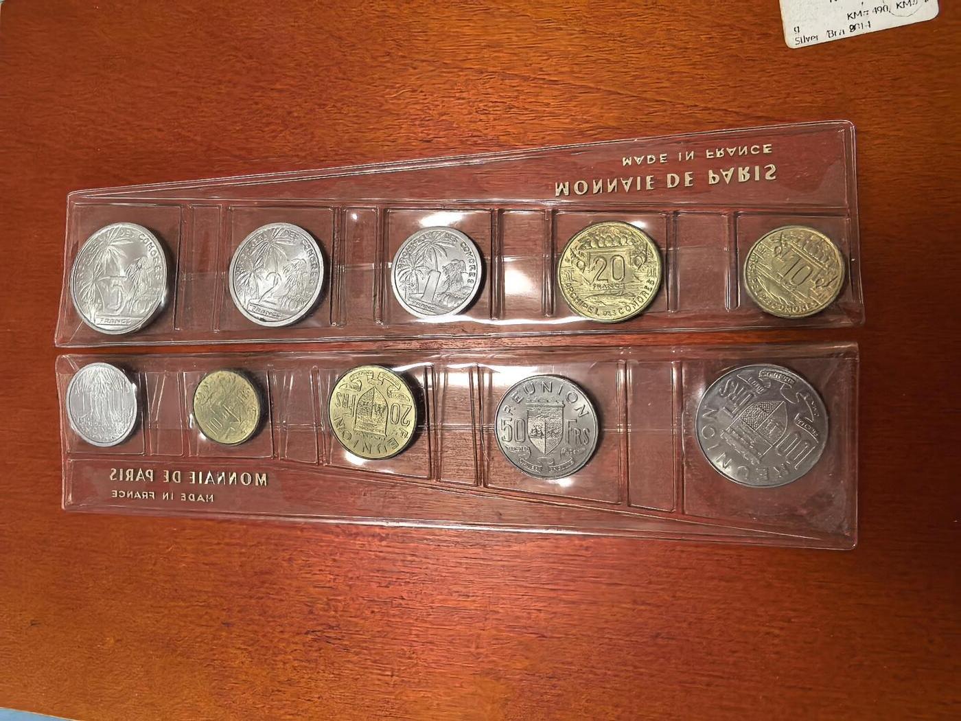 长老汇马年精选第七场拍卖 1964科摩罗和留尼旺5枚套FDC各一套，法国造币厂，原盒，量少精品（2）