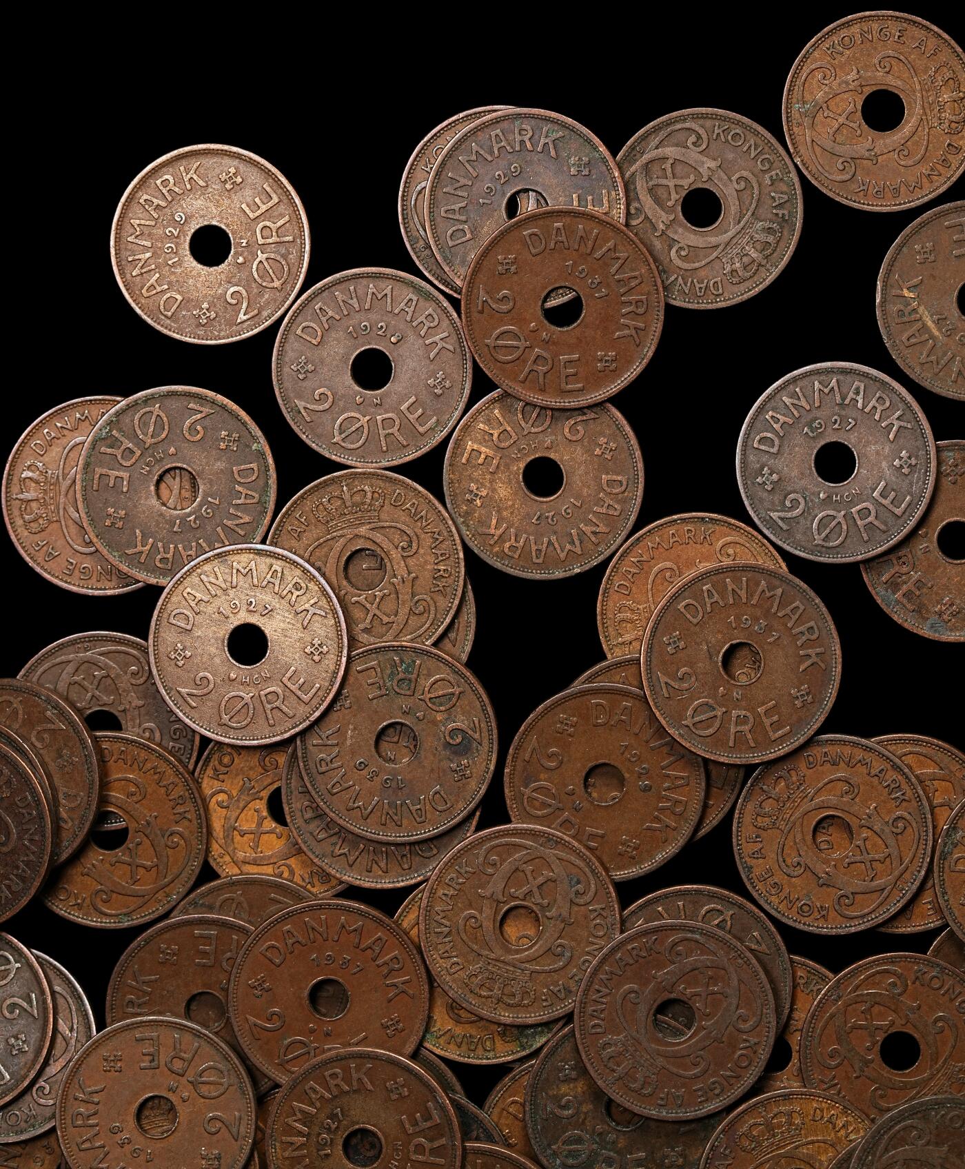 修遠堂世界钱币第106期，请看参拍说明 丹麦中孔2欧尔铜币92枚，1927-1940年