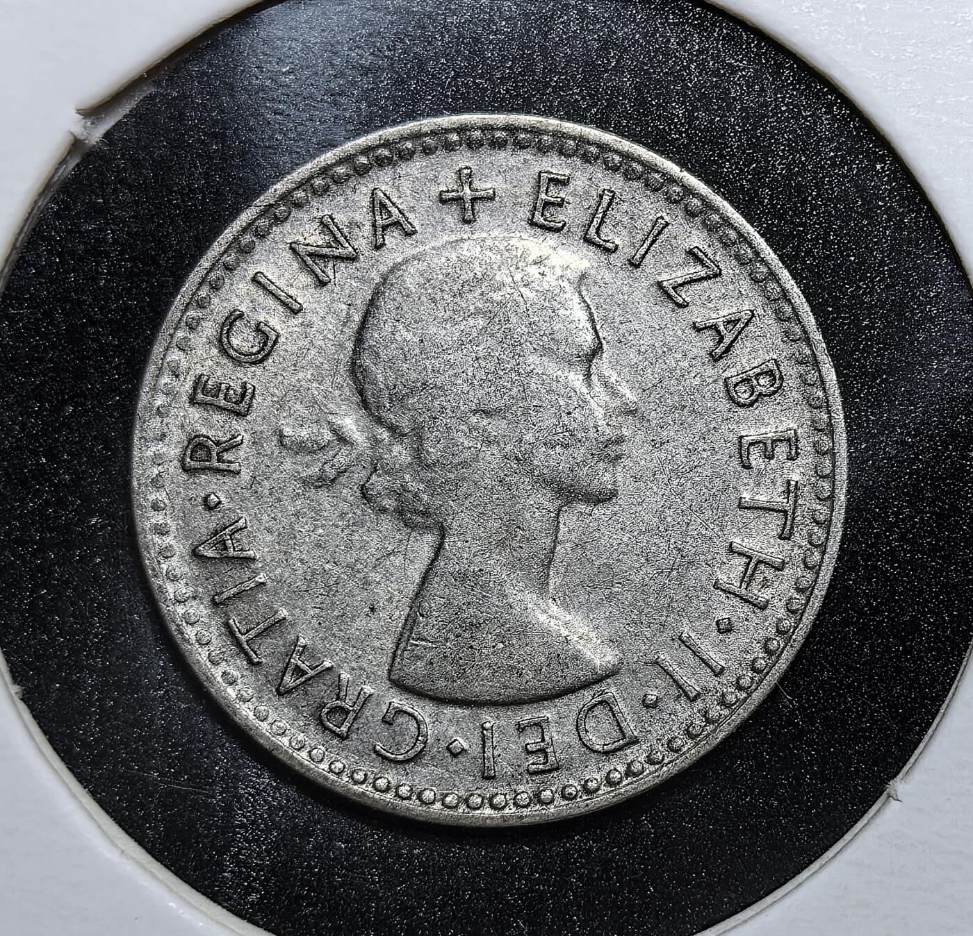 外国优质老铜币银币苏联纪念章，每周六晚九点倒数截拍，满百包邮可寄存，持续收拍 澳大利亚1953年3便士银币，为伊丽莎白二世登基后首批发行的该面值硬币，背面麦穗象征澳农业核心，正面为女王早期肖像，属十进制前流通币，1966 年澳币改革后逐步退出流通。