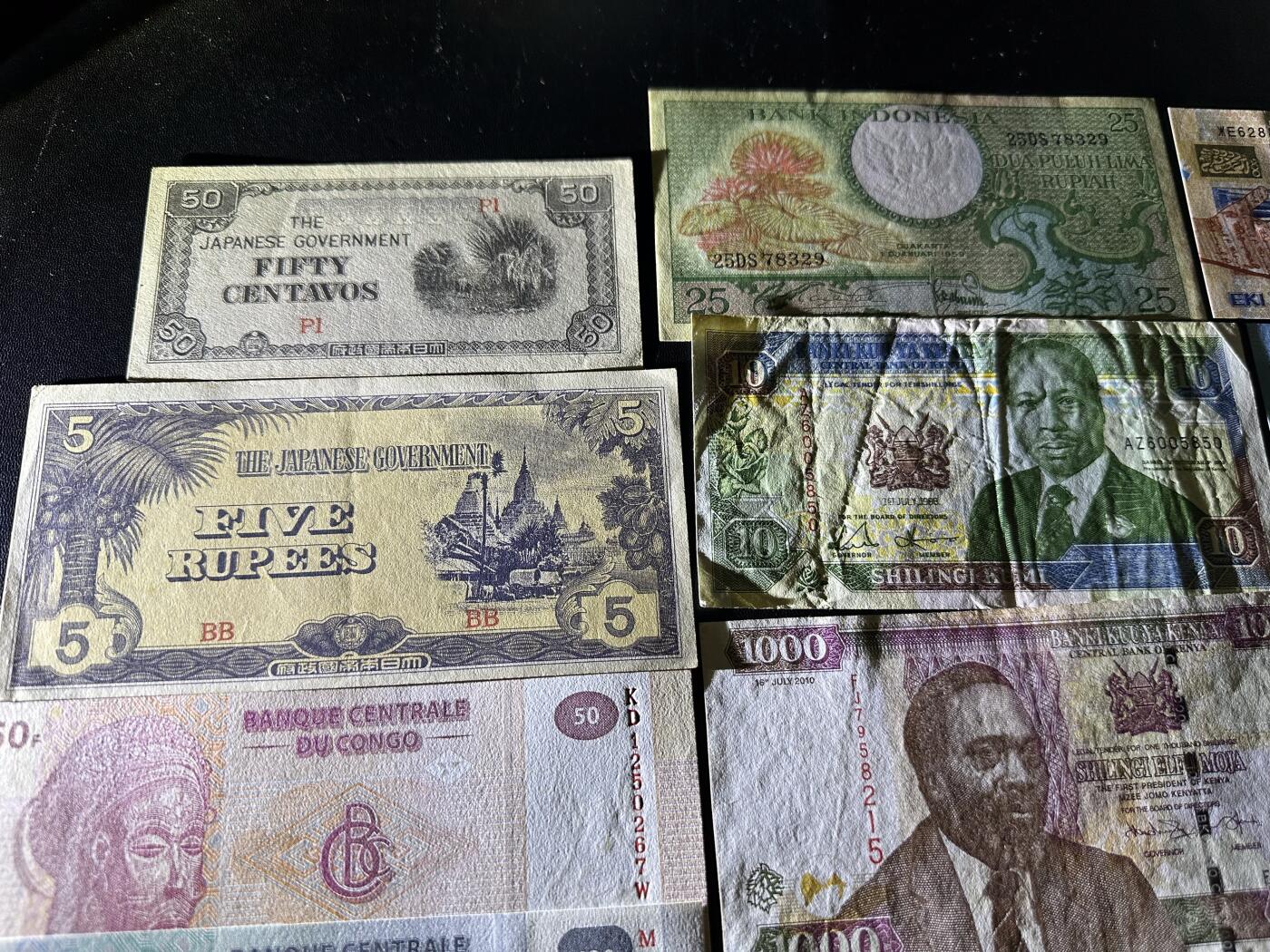 《外钞收藏家》第六百一十五期（畅拍场）（长期征集拍品、欢迎藏友们联系合作） 刚果、阿布哈兹、马拉维、哈萨克斯坦等16张一起 有新有旧