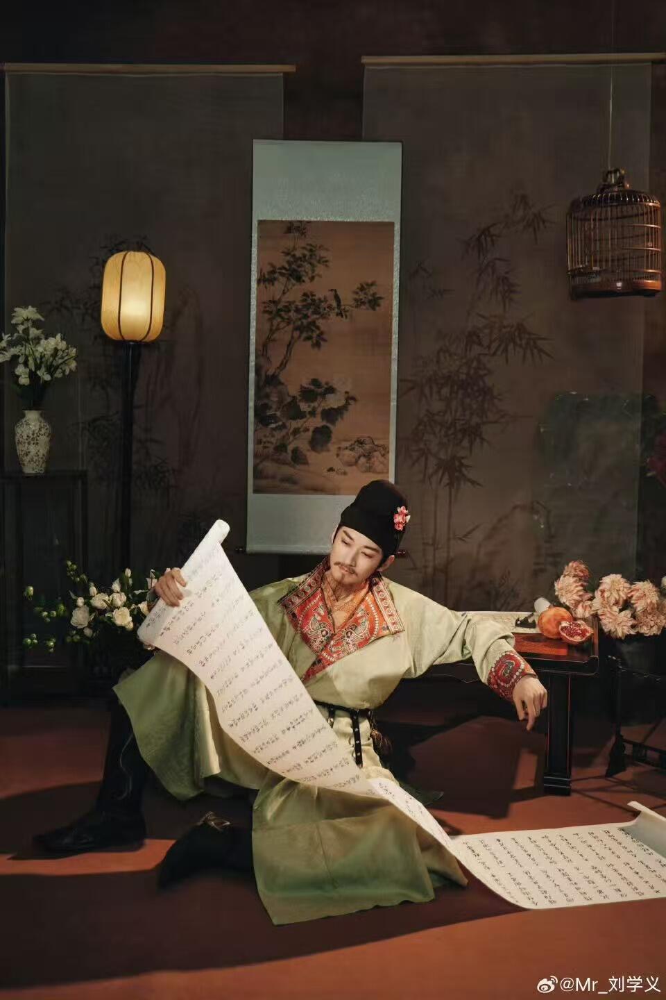 零元拍：雪映丹红，诗魂永铸。2026马年春晚《贺花神》冬月山茶花神刘学义亲签山茶春帖。