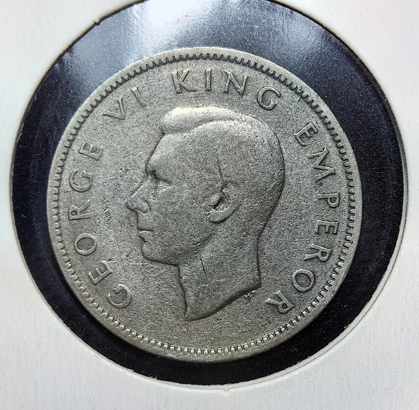 外国优质老铜币银币苏联纪念章，每周六晚九点倒数截拍，满百包邮可寄存，持续收拍 新西兰乔治六世1941年1先令银币5.6克500银纯银价60元，属时期经典币种，正面为国王头像，背面是毛利武士持剑图案，见证二战时期新西兰的英联邦货币体系与本土文化融合。