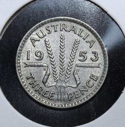 外国优质老铜币银币苏联纪念章，每周六晚九点倒数截拍，满百包邮可寄存，持续收拍 - 澳大利亚1953年3便士银币，为伊丽莎白二世登基后首批发行的该面值硬币，背面麦穗象征澳农业核心，正面为女王早期肖像，属十进制前流通币，1966 年澳币改革后逐步退出流通。
