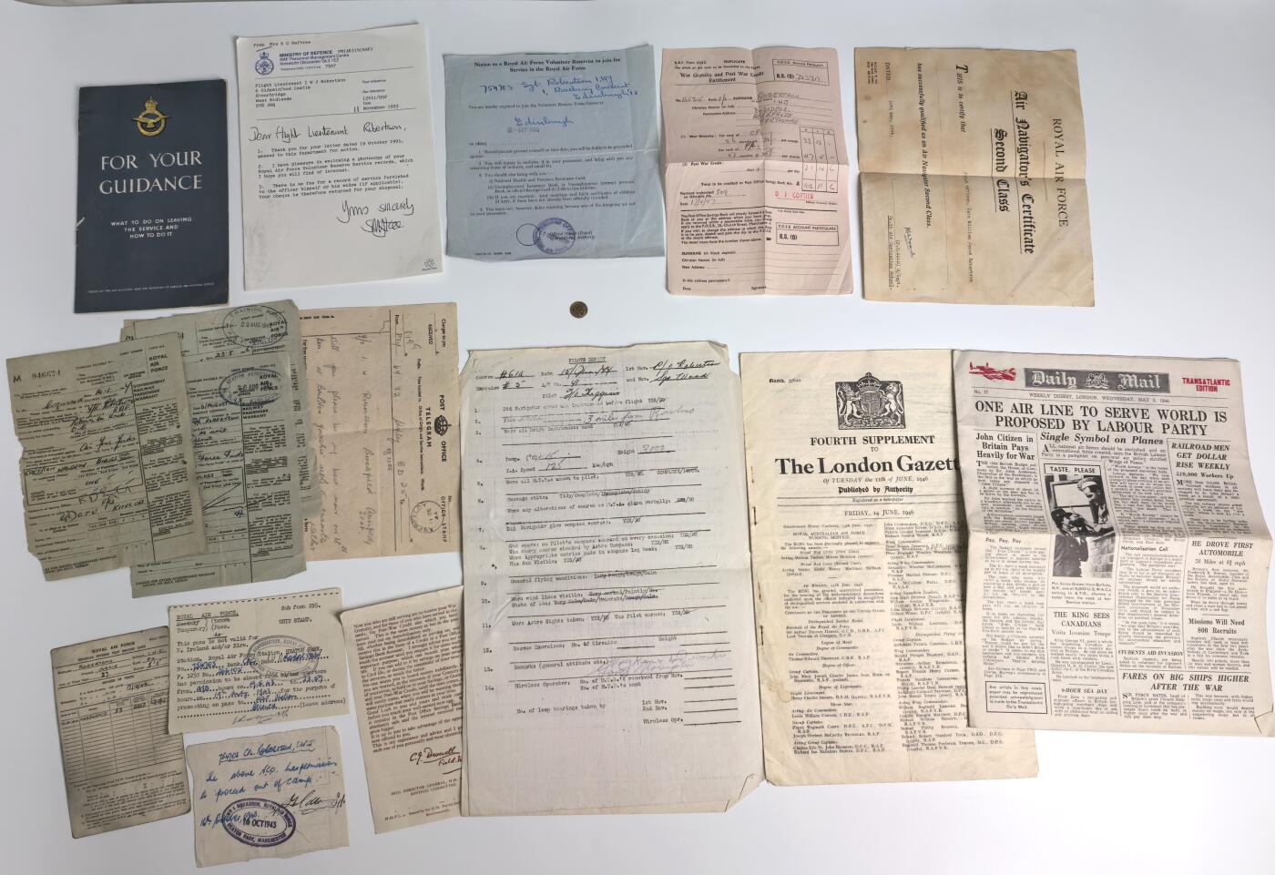 小驴勋章奖章收藏3月7日周六晚六点拍卖（珍爱和平，收藏战争，铭记历史，勿忘国耻，忠党爱国。有偿代拍，送拍规则在简介最后，参拍须阅读规则后再参拍，关系到运费包装发货时效真假辨别等关键信息，拍卖时不再发原图，看大图店主微信码在拍卖店铺介绍里）