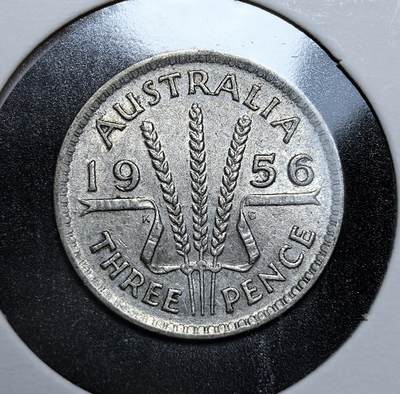 外国优质老铜币银币苏联纪念章，每周六晚九点倒数截拍，满百包邮可寄存，持续收拍 - 澳大利亚1956年3便士银币，属十进制改革前的英制货币，由墨尔本造币厂铸造。正面为伊丽莎白二世青年像（1955 版恢复 F・D 铭文），背面麦穗纹章象征澳洲农业，是该版别中的经典流通币。