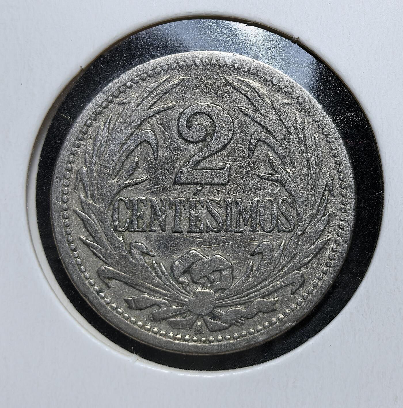 外国优质老铜币银币苏联纪念章，每周六晚九点倒数截拍，满百包邮可寄存，持续收拍 乌拉圭1936年2 分铜镍币。正面为乌拉圭国徽太阳放射纹，背面是月桂枝环绕面值，由奥地利维也纳造币厂铸造，是 20 世纪上半叶乌拉圭流通辅币，见证该国稳定货币与日常经济生活。