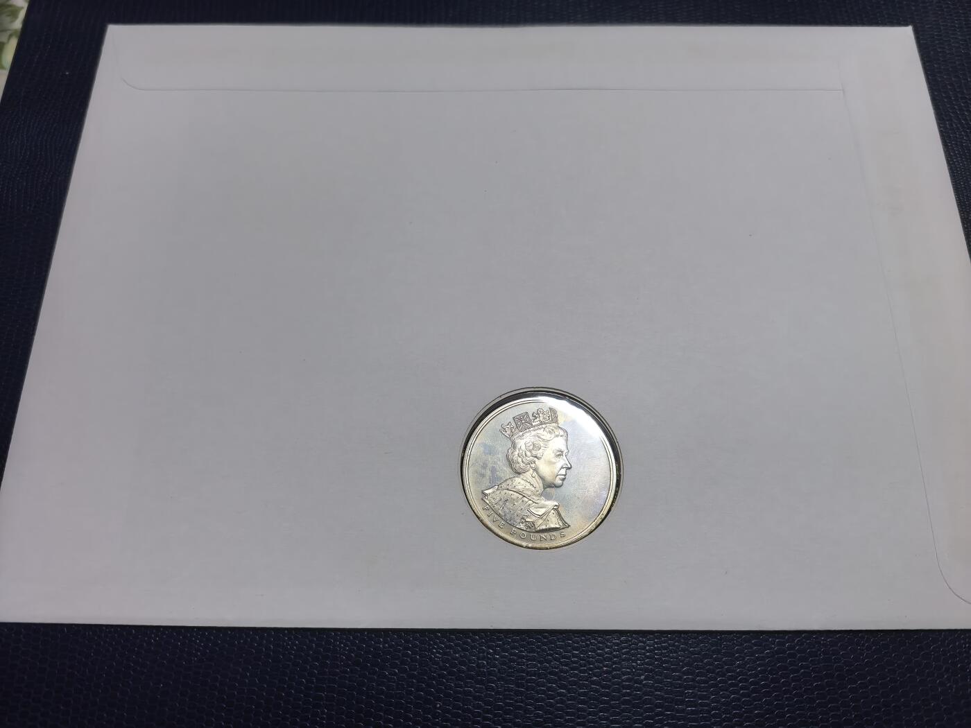 长老汇马年精选第七场拍卖 2002英国女王在位50周年5英镑精制银币邮币封，28.28克925银，皮包装，2000套