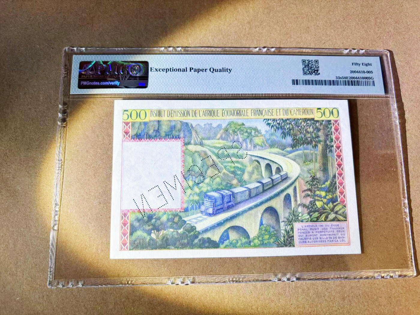  【Blue Auction】世界纸币精拍第791期——18级TOP拍卖/信誉/品质/专业/高效💫 法属赤道非洲 1957年500法郎 样钞 PMG58EPQ 强光下也没明显折印 该张纸币色彩斑斓 美感十足 该张实钞为传说级别 常见都是烂品影响欣赏 法属玩家必备的“小火车” 如此好状态的近新原票亦可替代 同样的欣赏