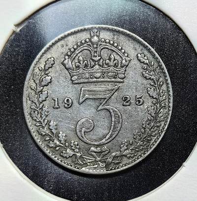 外国优质老铜币银币苏联纪念章，每周六晚九点倒数截拍，满百包邮可寄存，持续收拍 - 英国乔治五世1925年3便士银币，属一战后英帝国币制改革产物。见证了 20 世纪初英国君主制与货币体系的演变，是当时日常流通的小额银币。
