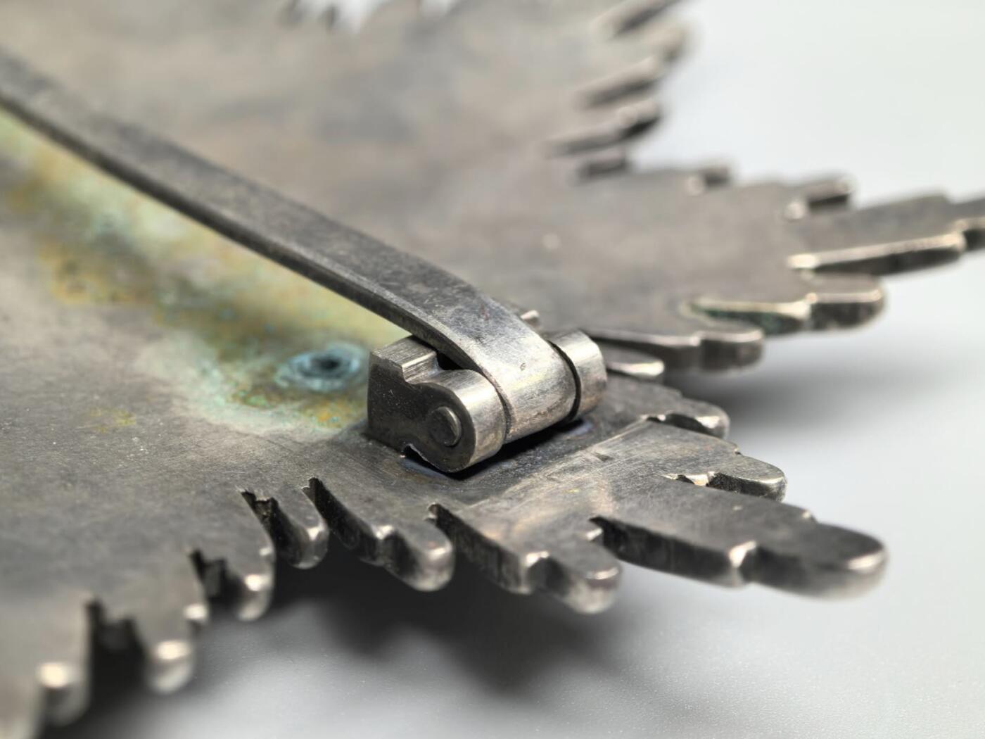 小驴勋章奖章收藏3月7日周六晚六点拍卖（珍爱和平，收藏战争，铭记历史，勿忘国耻，忠党爱国。有偿代拍，送拍规则在简介最后，参拍须阅读规则后再参拍，关系到运费包装发货时效真假辨别等关键信息，拍卖时不再发原图，看大图店主微信码在拍卖店铺介绍里） 现代工艺品 雄鹰勋章大星芒章 非原品 材质未知