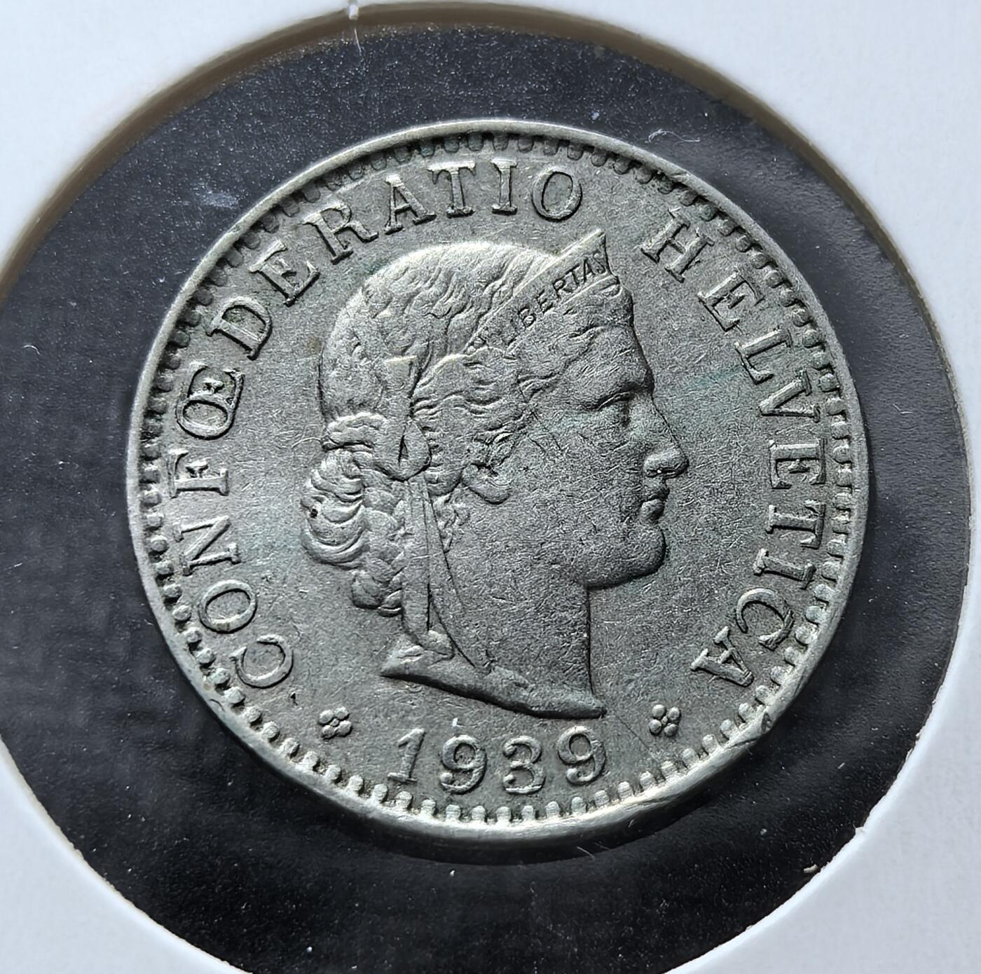 外国优质老铜币银币苏联纪念章，每周六晚九点倒数截拍，满百包邮可寄存，持续收拍 瑞士1939年20 生丁，属于瑞士联邦流通辅币。正面为头戴冠冕的自由女神头像；背面葡萄花环象征丰收，是近代瑞士法郎体系的经典代表。