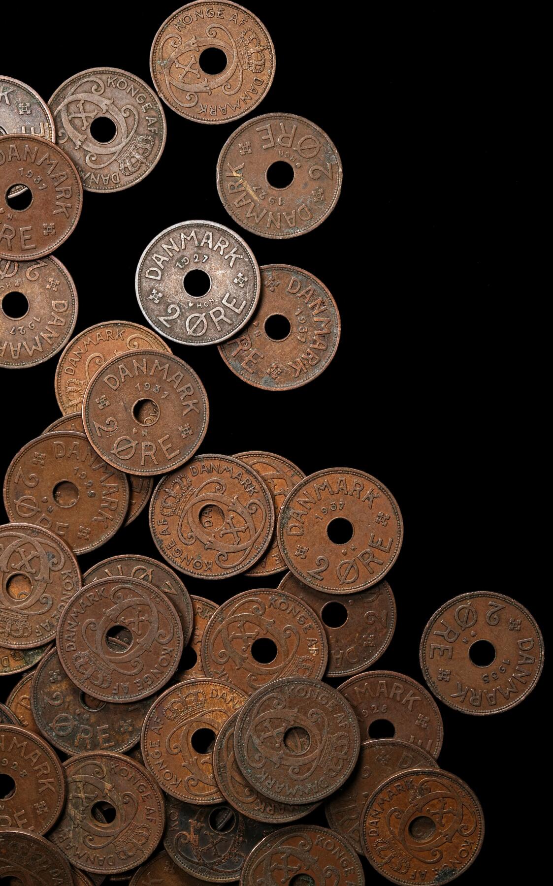 修遠堂世界钱币第106期，请看参拍说明 丹麦中孔2欧尔铜币92枚，1927-1940年