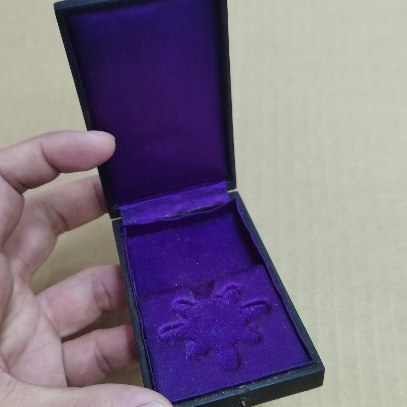 PCAI钱币  6-769  钱币纪念章邮票小专场 老日本勋章盒一个