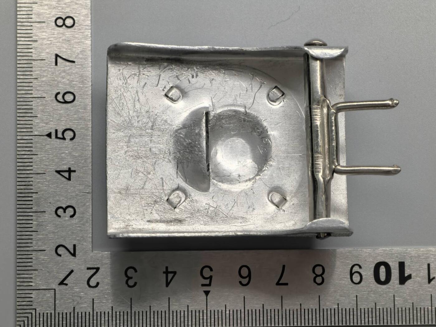 小驴勋章奖章收藏3月7日周六晚六点拍卖（珍爱和平，收藏战争，铭记历史，勿忘国耻，忠党爱国。有偿代拍，送拍规则在简介最后，参拍须阅读规则后再参拍，关系到运费包装发货时效真假辨别等关键信息，拍卖时不再发原图，看大图店主微信码在拍卖店铺介绍里） 得三腰带扣