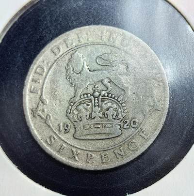 外国优质老铜币银币苏联纪念章，每周六晚九点倒数截拍，满百包邮可寄存，持续收拍 - 英国乔治五世1920年6便士银币2.8克500银纯银价30元，铸于一战后经济恢复期。币面铭刻乔治五世侧面像与 “狮子踏皇冠” 图案，因战时银材短缺，含银量降，曾是当时通用的小额流通币，也是英帝国时期的历史见证。