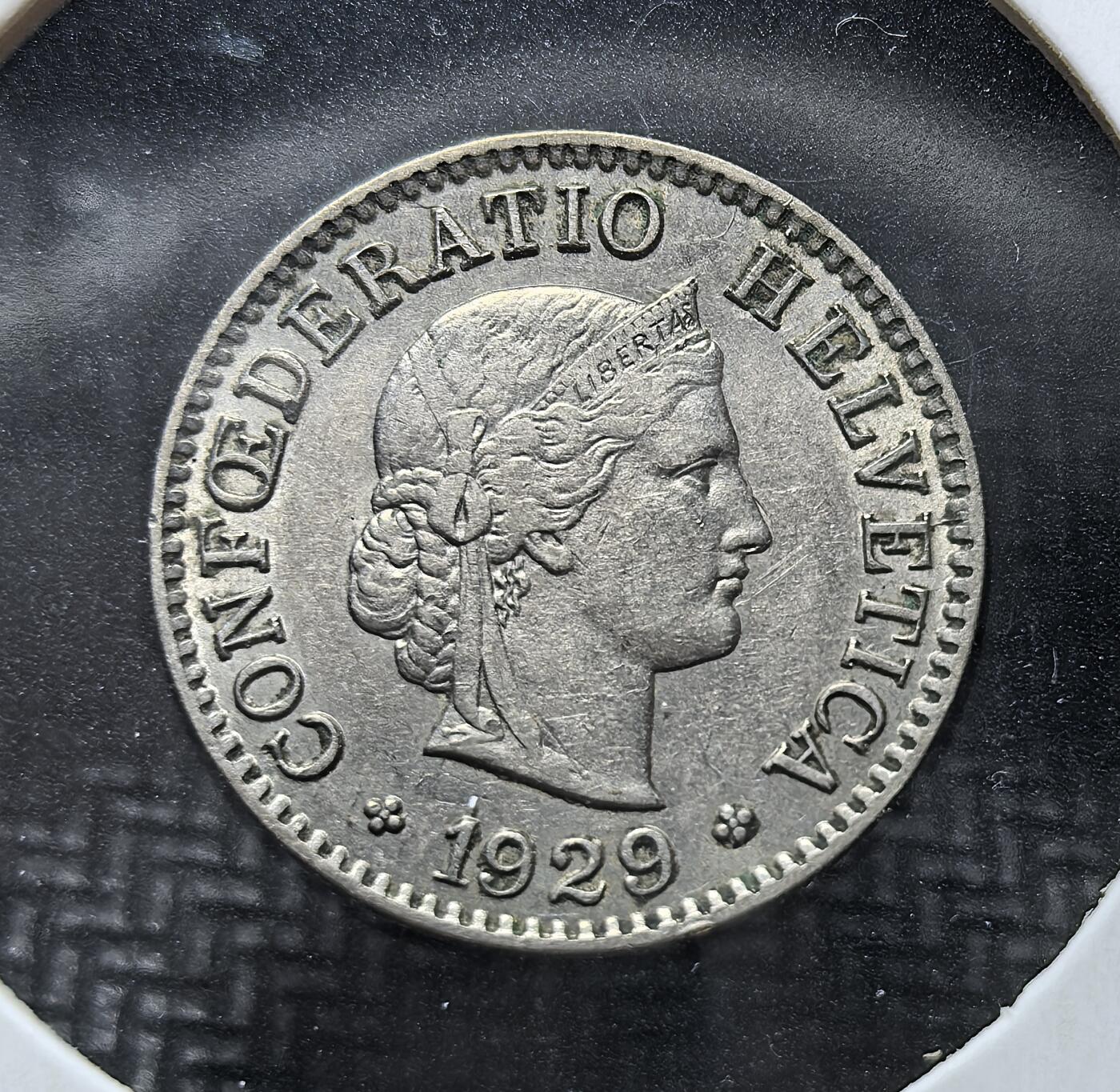 外国优质老铜币银币苏联纪念章，每周六晚九点倒数截拍，满百包邮可寄存，持续收拍 瑞士1929年5生丁，属于瑞士联邦流通辅币。正面为头戴冠冕的自由女神头像；背面葡萄花环象征丰收，是近代瑞士法郎体系的经典代表。