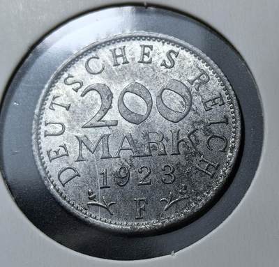 外国优质老铜币银币苏联纪念章，每周六晚九点倒数截拍，满百包邮可寄存，持续收拍 - 魏玛共和国1923年200马克F版，因一战后《凡尔赛和约》赔款与鲁尔危机，德国爆发恶性通胀，当局被迫发行高面额硬币。此币诞生于通胀巅峰，面值形同废纸，是魏玛经济崩溃的见证。