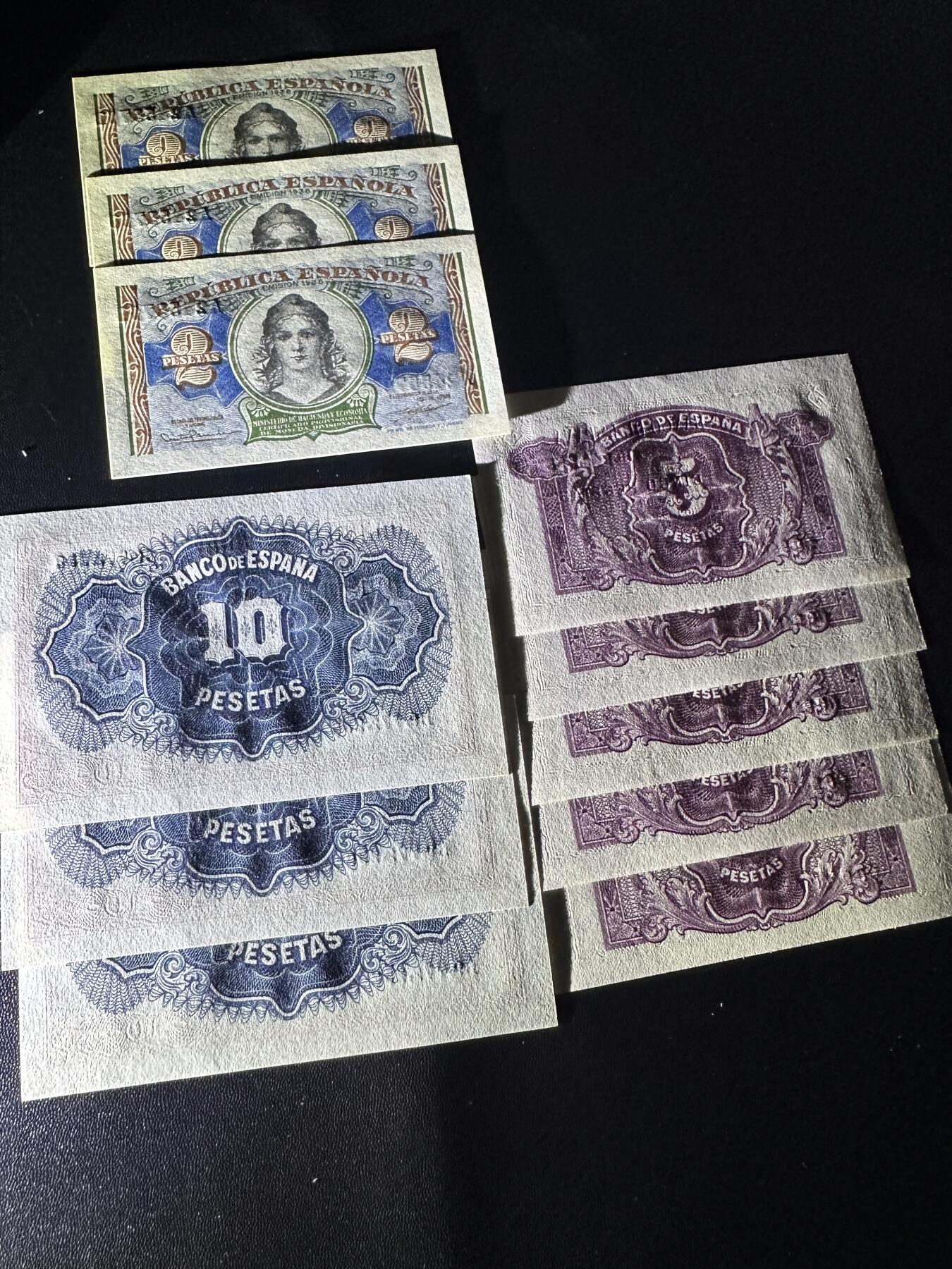 《外钞收藏家》第六百一十五期（畅拍场）（长期征集拍品、欢迎藏友们联系合作） 西班牙2、5、10比塞塔 11张一起 张一起 全新（有一个10比塞塔轻微瑕疵）