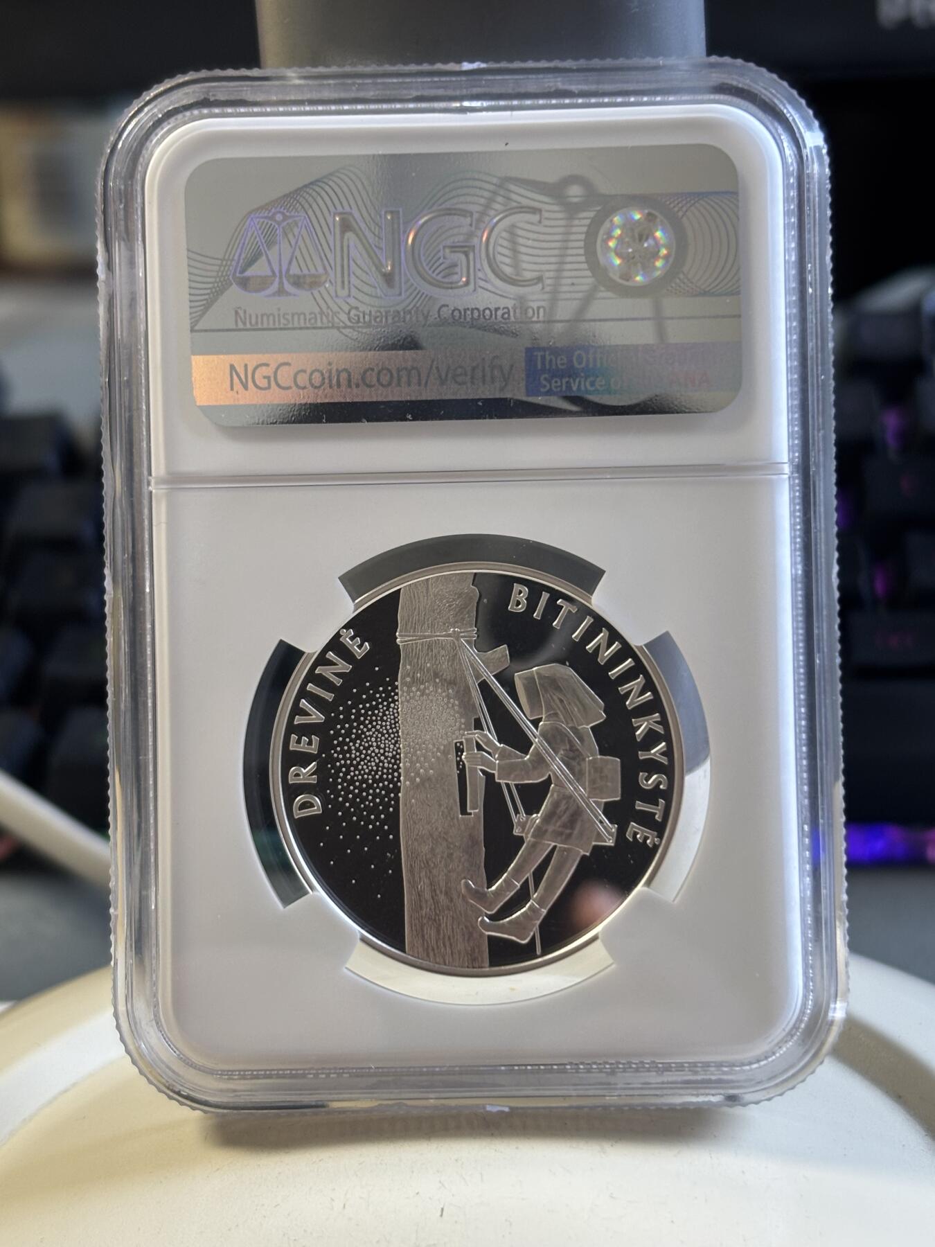 第192期拍卖 立陶宛2020采蜂人镀金纪念银币NGC-PF70首期无原盒证书，23.33克，925银镀金，发行量2500枚